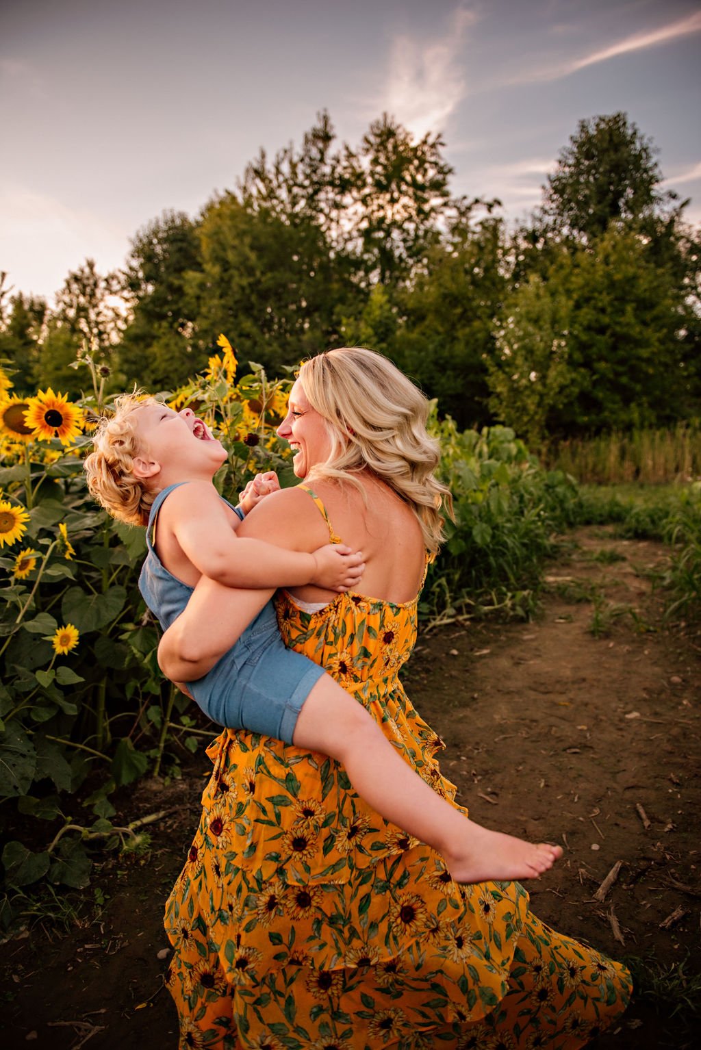 cleveland-ohio-family-photography-sunflower-field-10.jpg