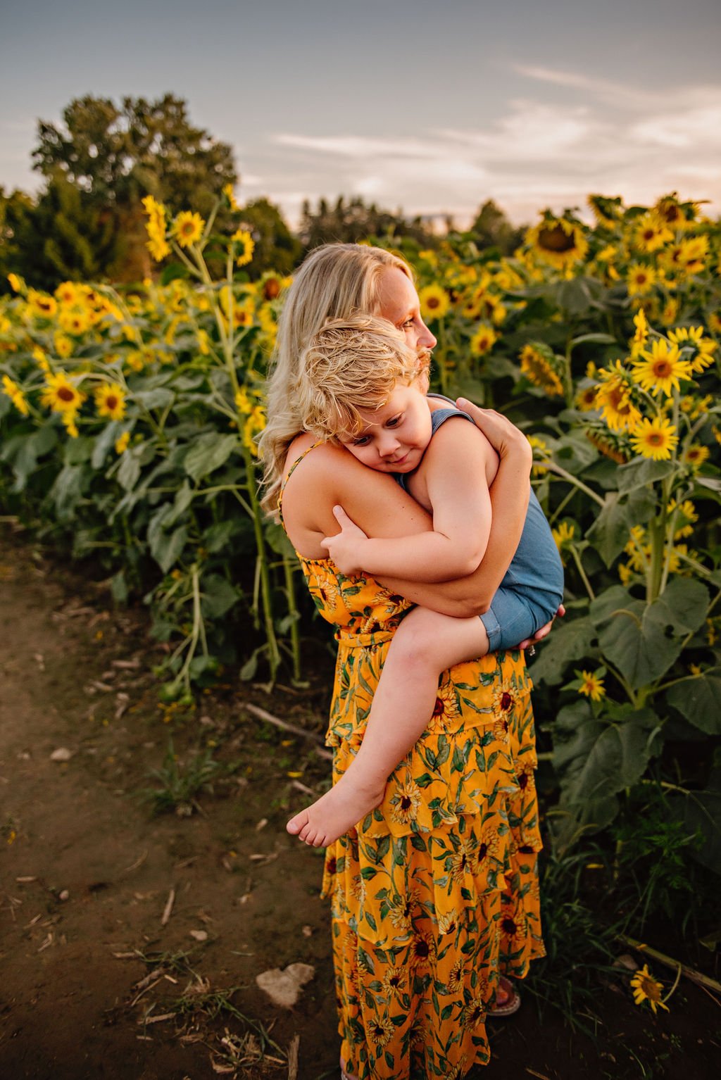 cleveland-ohio-family-photography-sunflower-field-11.jpg