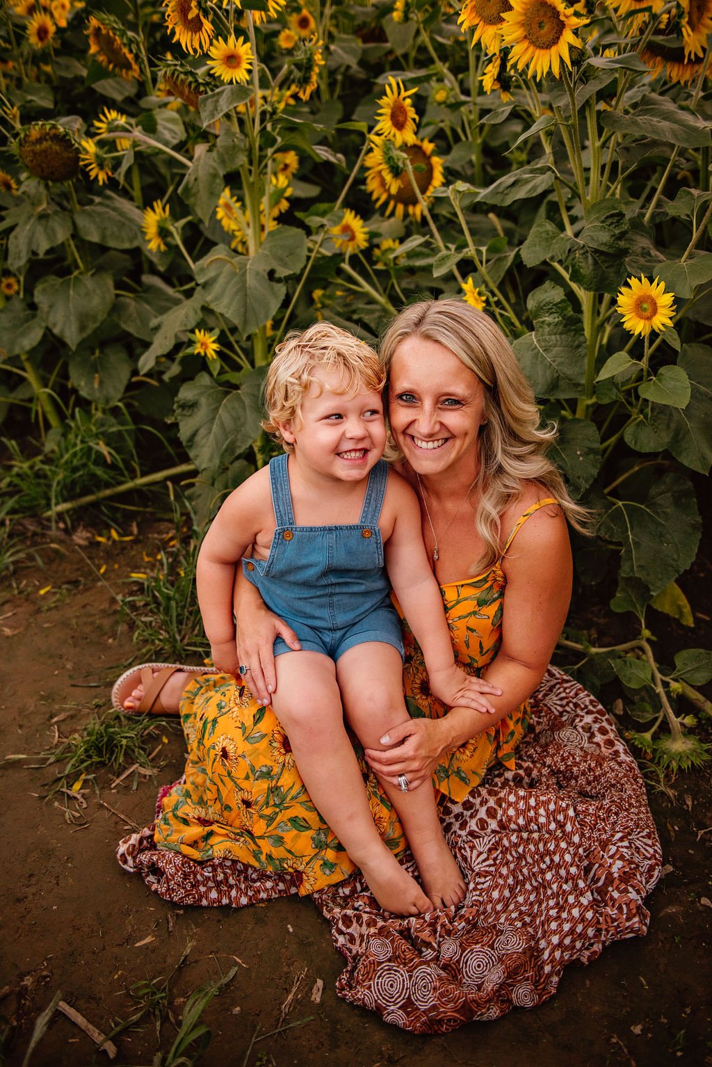 cleveland-ohio-family-photography-sunflower-field-13.jpg