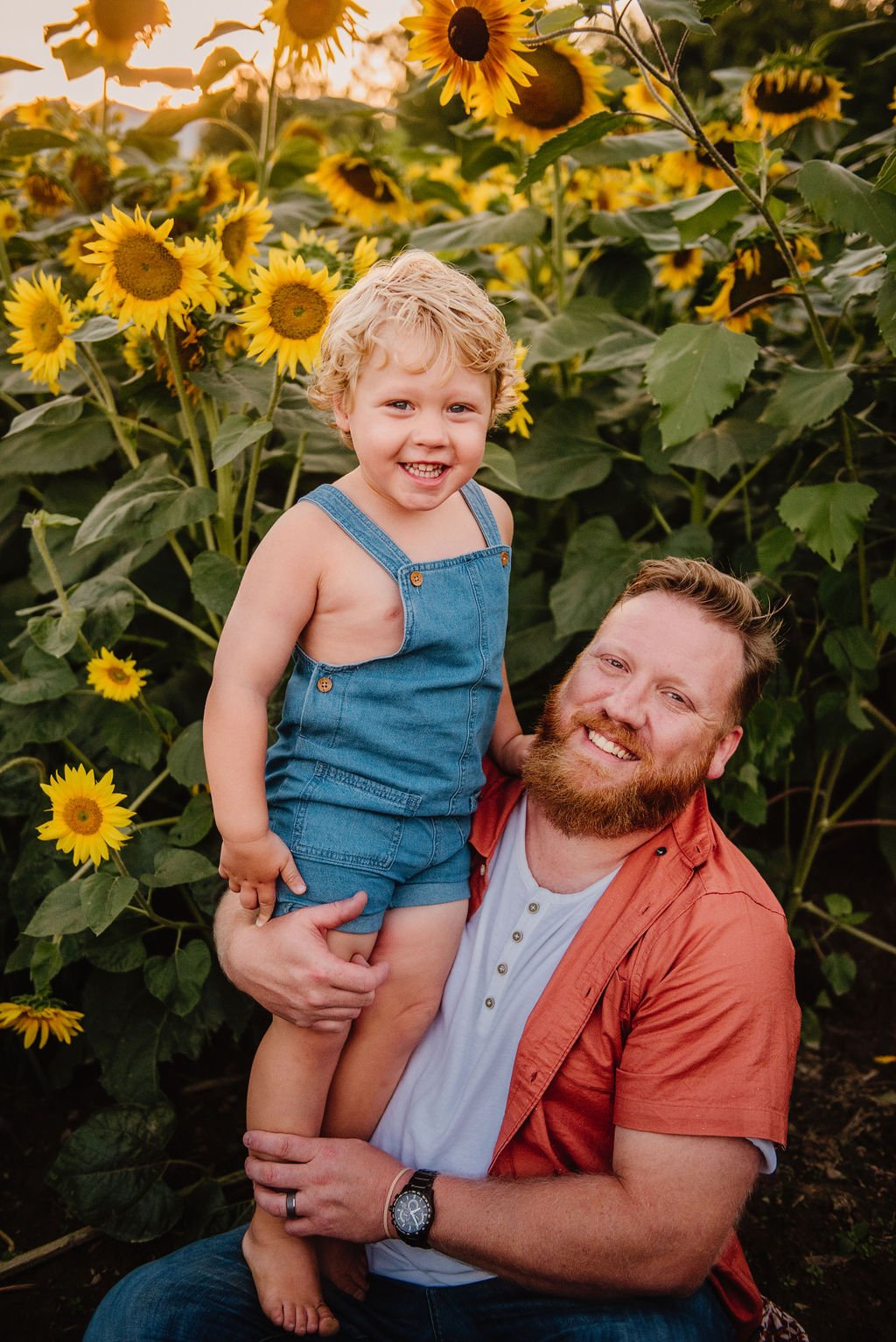 cleveland-ohio-family-photography-sunflower-field-14.jpg
