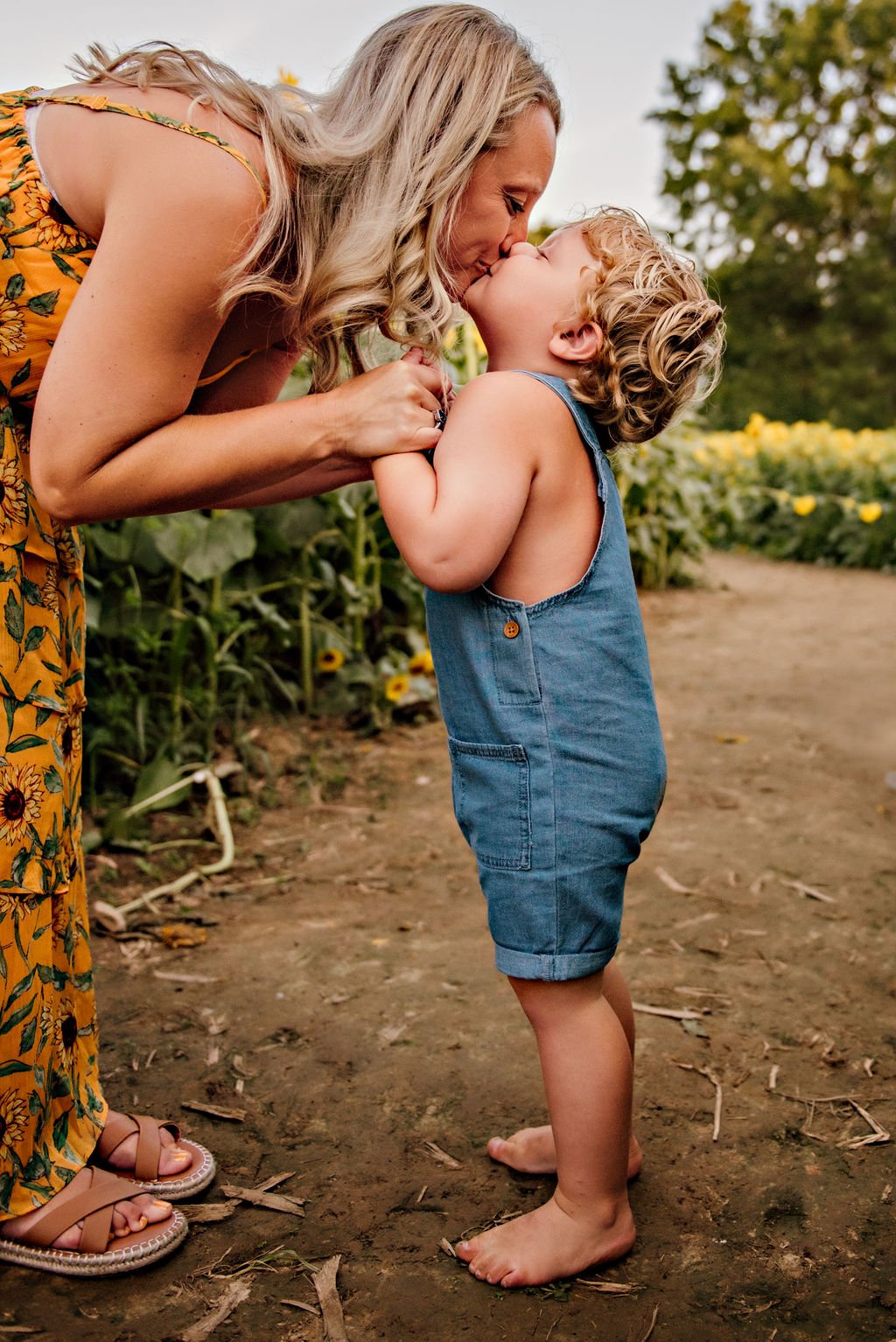 cleveland-ohio-family-photography-sunflower-field-16.jpg