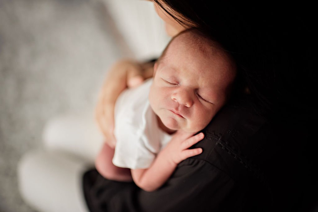 cleveland-ohio-newborn-home-family-photographer-8.jpg