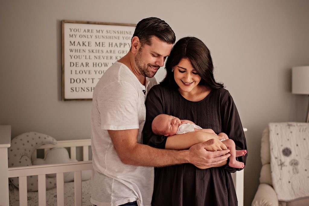 cleveland-ohio-newborn-home-family-photographer-11.jpg