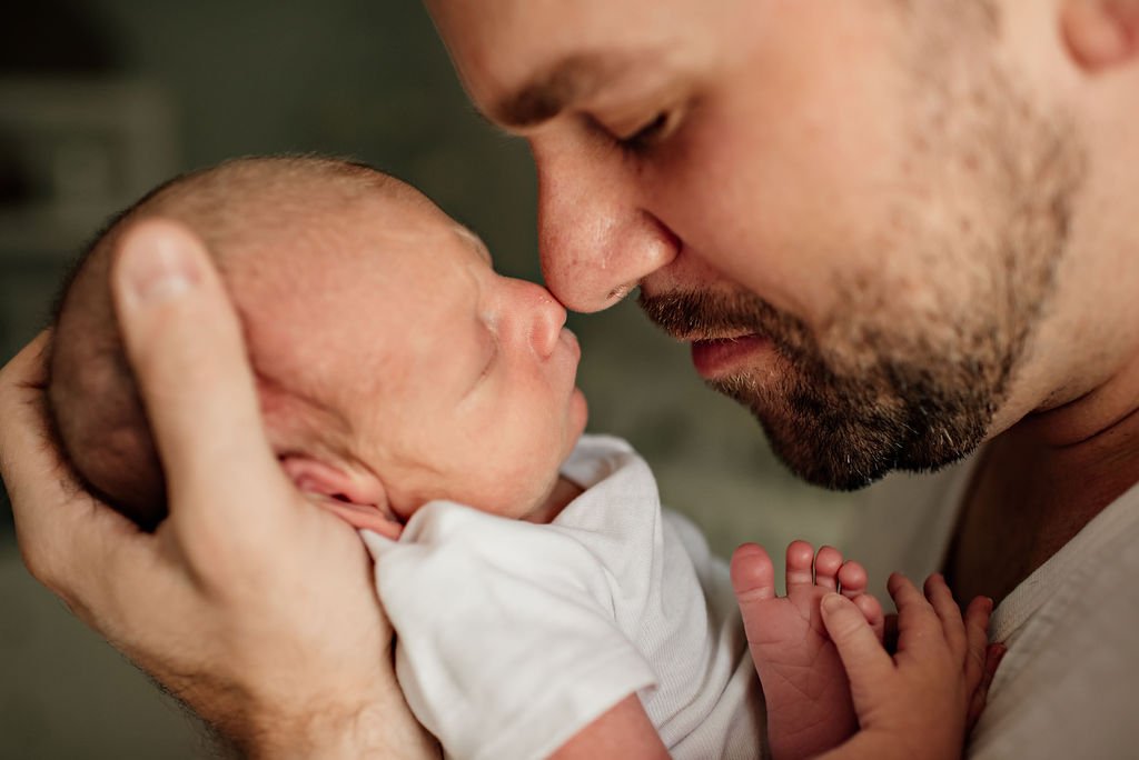 cleveland-ohio-newborn-home-family-photographer-15.jpg