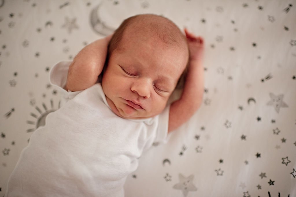 cleveland-ohio-newborn-home-family-photographer-3.jpg