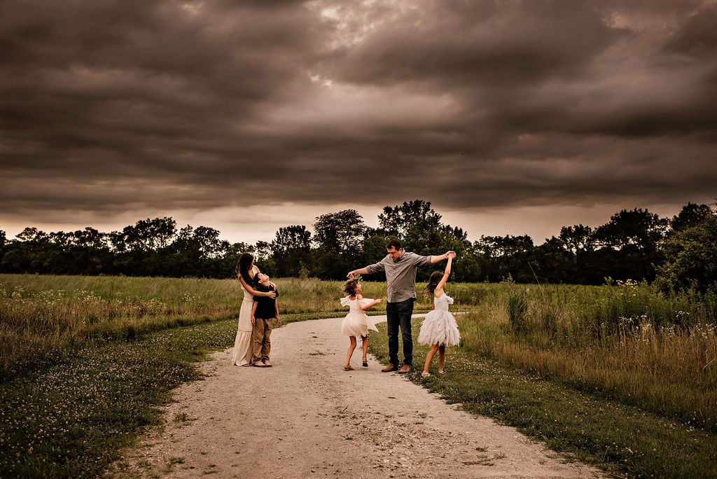 columbus-ohio-family-photographer-outdoor-rain-summer-session9.jpg