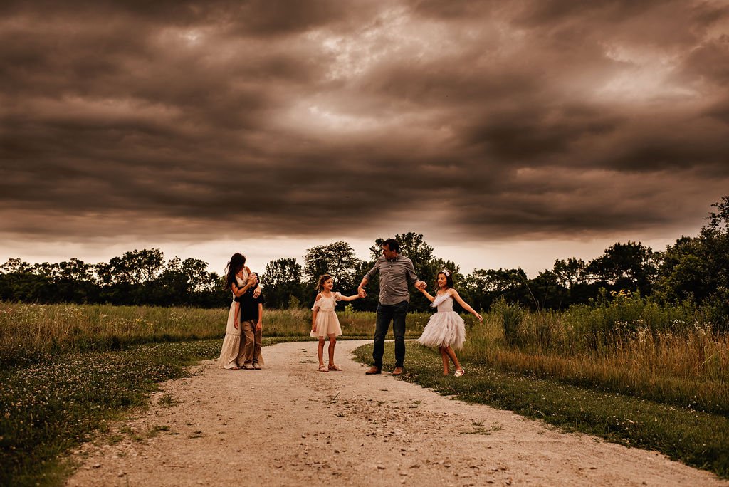 columbus-ohio-family-photographer-outdoor-rain-summer-session10.jpg
