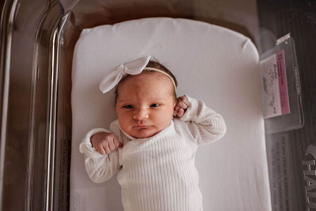 akron-general-cleveland-clinic-maternity-newborn-postpartum-fresh-48-hospital-photo-session1.jpg