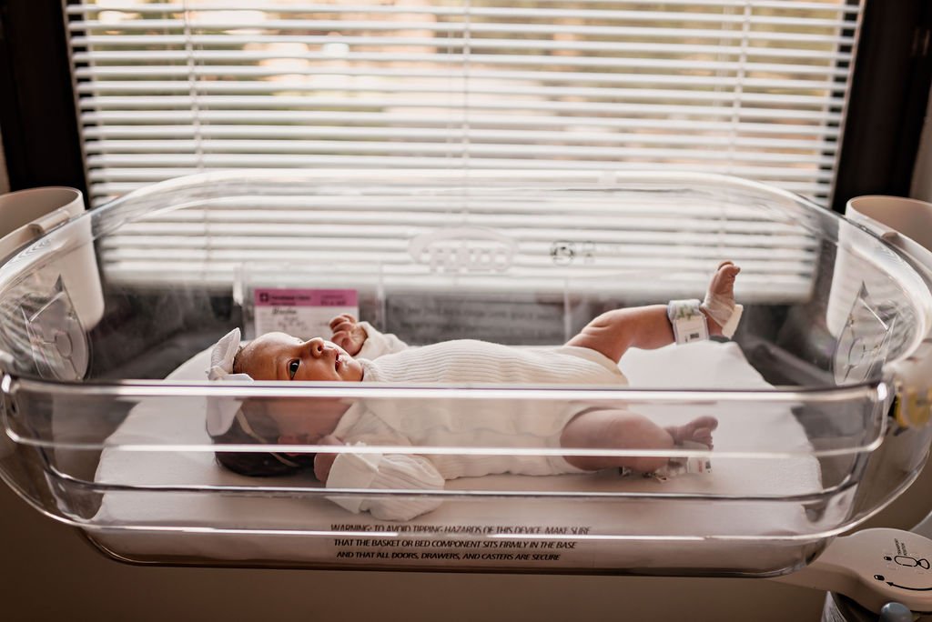 akron-general-cleveland-clinic-maternity-newborn-postpartum-fresh-48-hospital-photo-session2.jpg