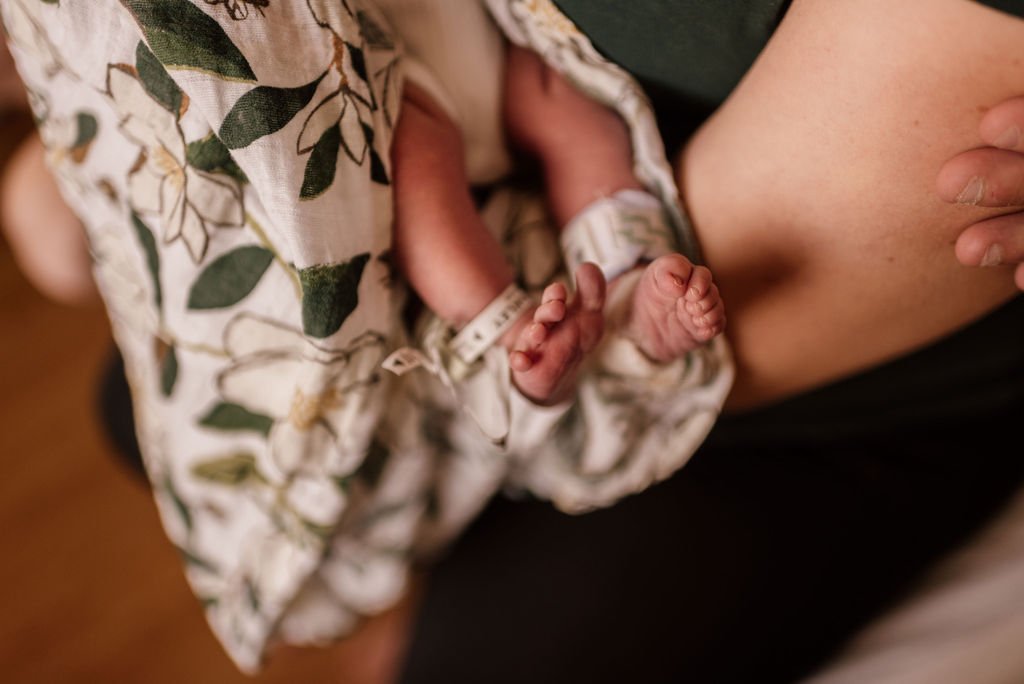 akron-general-cleveland-clinic-maternity-newborn-postpartum-fresh-48-hospital-photo-session22.jpg