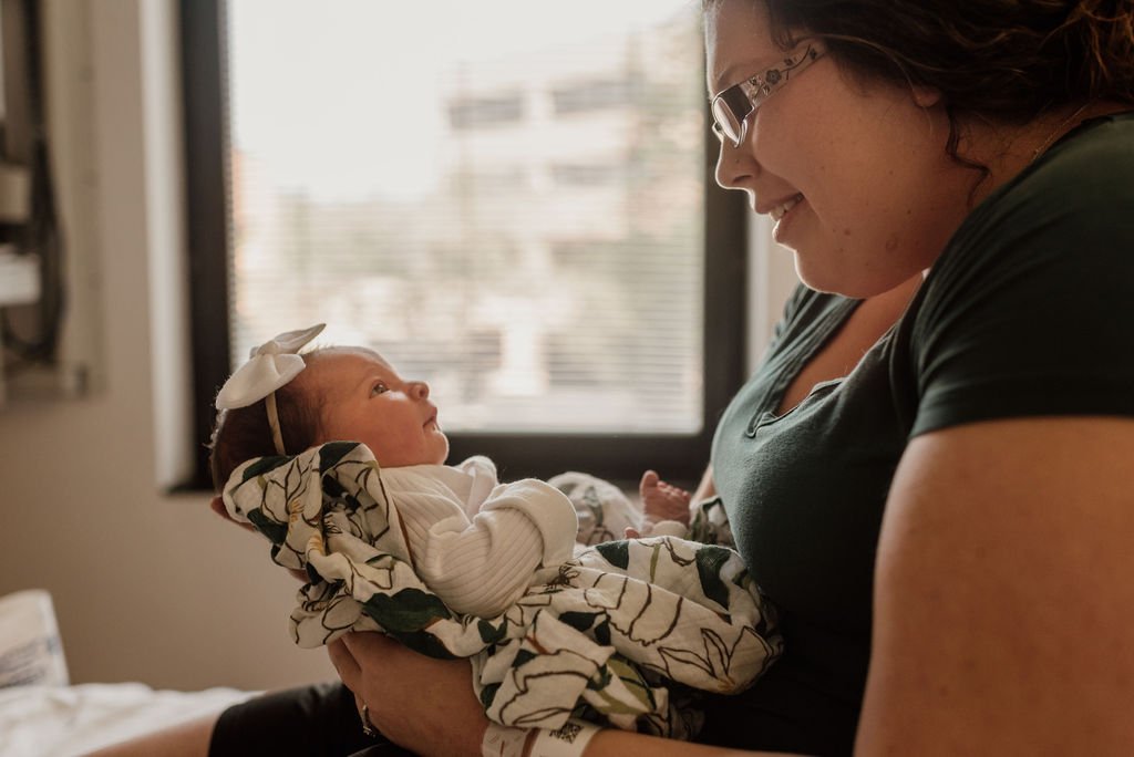 akron-general-cleveland-clinic-maternity-newborn-postpartum-fresh-48-hospital-photo-session24.jpg