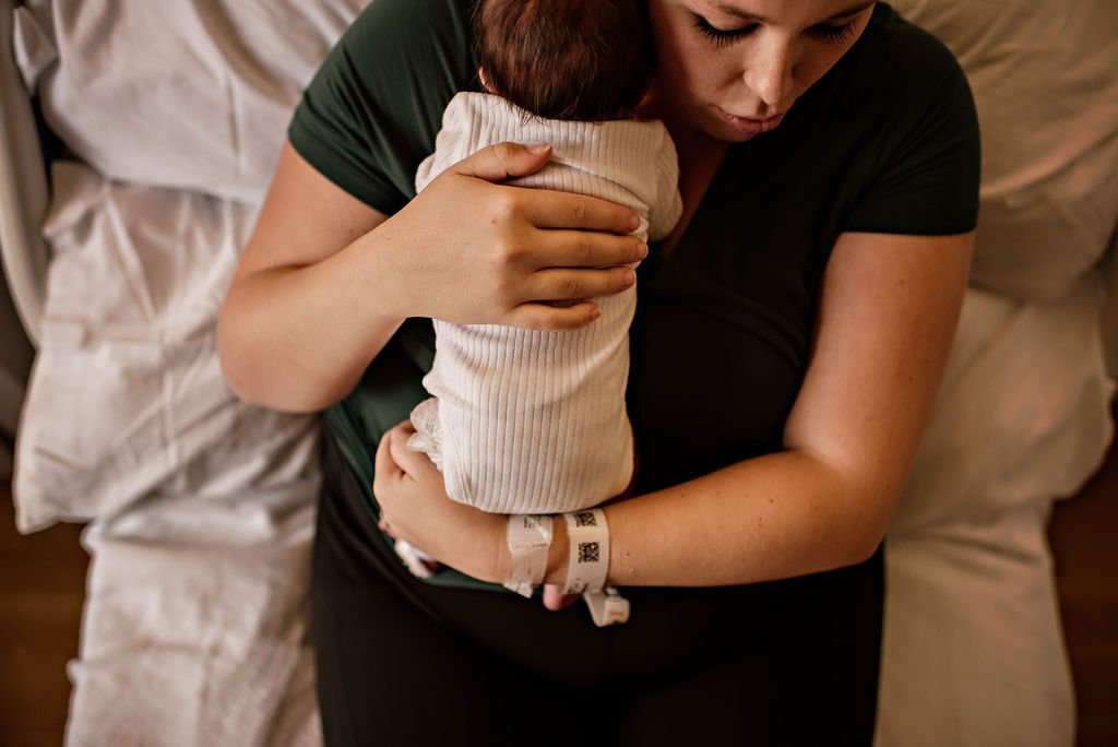 akron-general-cleveland-clinic-maternity-newborn-postpartum-fresh-48-hospital-photo-session33.jpg