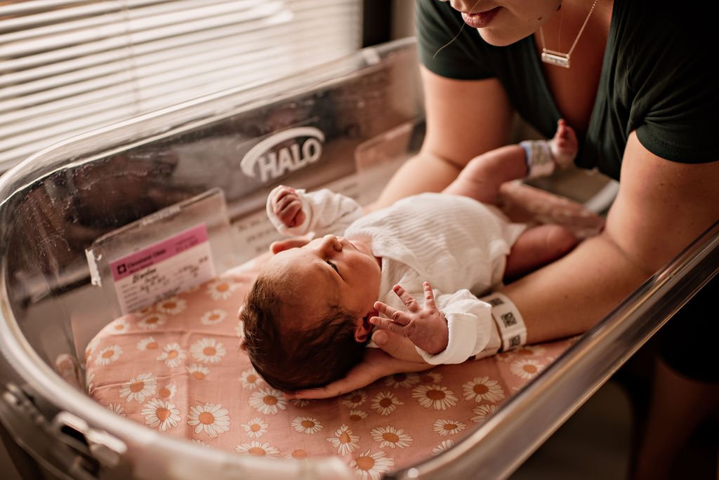 akron-general-cleveland-clinic-maternity-newborn-postpartum-fresh-48-hospital-photo-session35.jpg