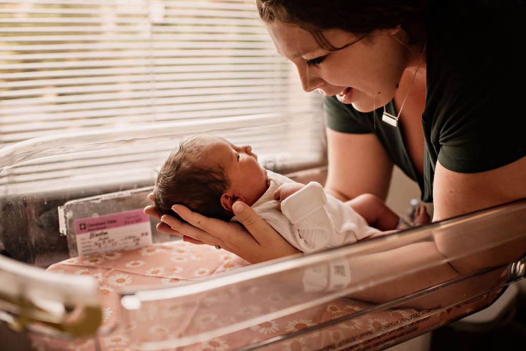 akron-general-cleveland-clinic-maternity-newborn-postpartum-fresh-48-hospital-photo-session37.jpg