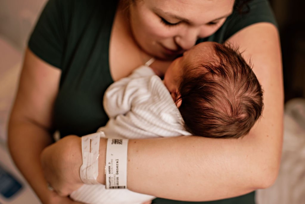akron-general-cleveland-clinic-maternity-newborn-postpartum-fresh-48-hospital-photo-session41.jpg