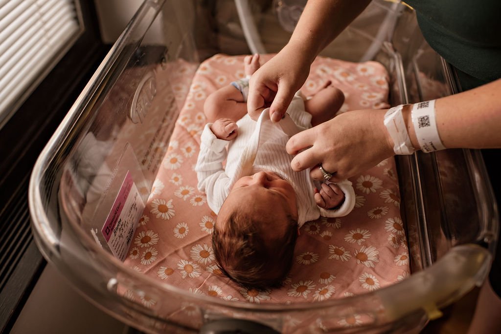 akron-general-cleveland-clinic-maternity-newborn-postpartum-fresh-48-hospital-photo-session44.jpg