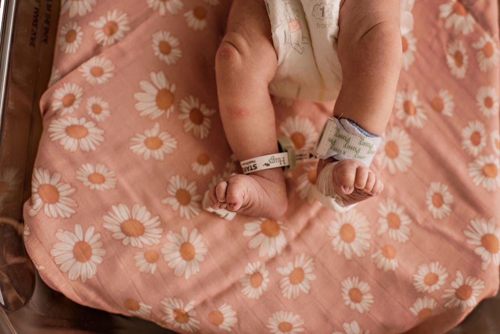 akron-general-cleveland-clinic-maternity-newborn-postpartum-fresh-48-hospital-photo-session46.jpg