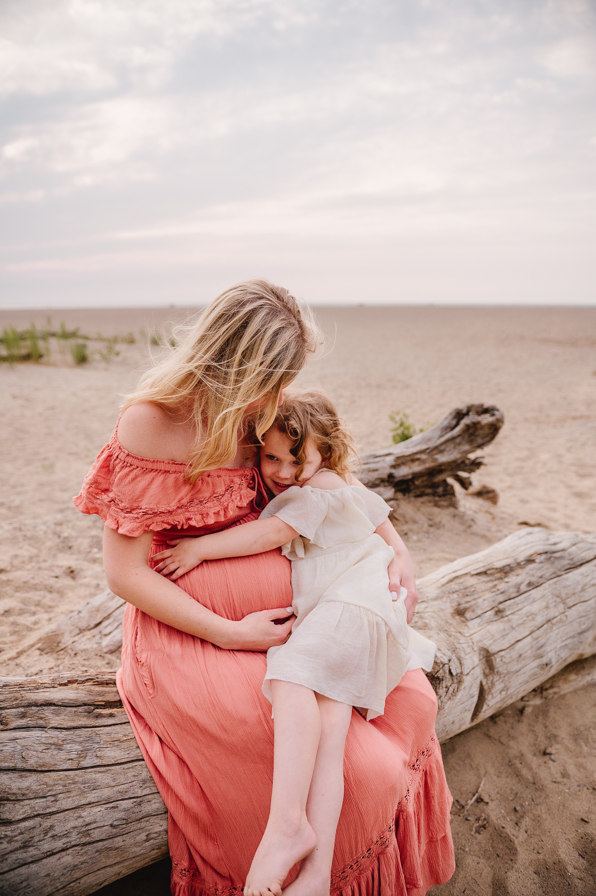 lake-erie-cleveland-ohio-beach-maternity-motherhood-family-session-lauren-grayson-photography8.jpg