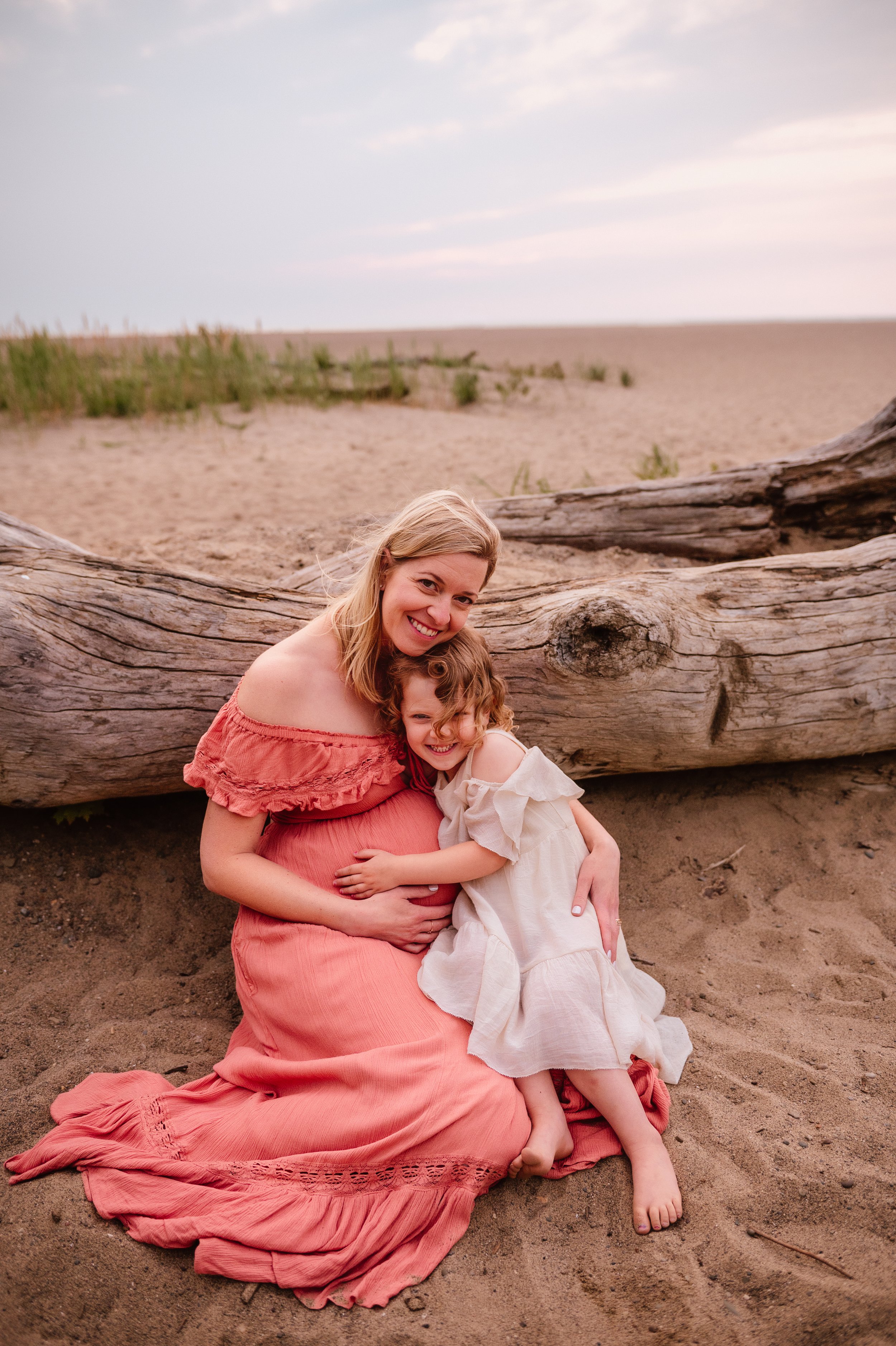 lake-erie-cleveland-ohio-beach-maternity-motherhood-family-session-lauren-grayson-photography11.jpg