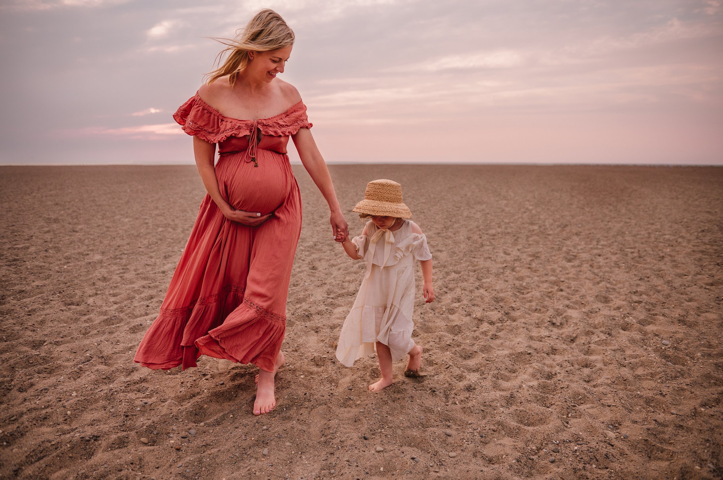 lake-erie-cleveland-ohio-beach-maternity-motherhood-family-session-lauren-grayson-photography16.jpg