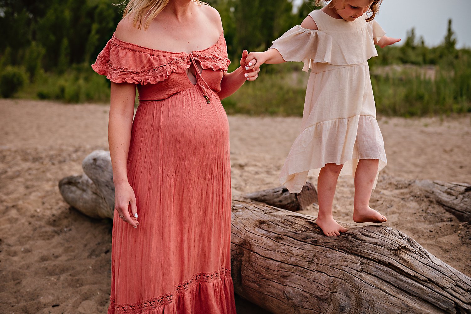 lake-erie-cleveland-ohio-beach-maternity-motherhood-family-session-lauren-grayson-photography5 copy.jpg