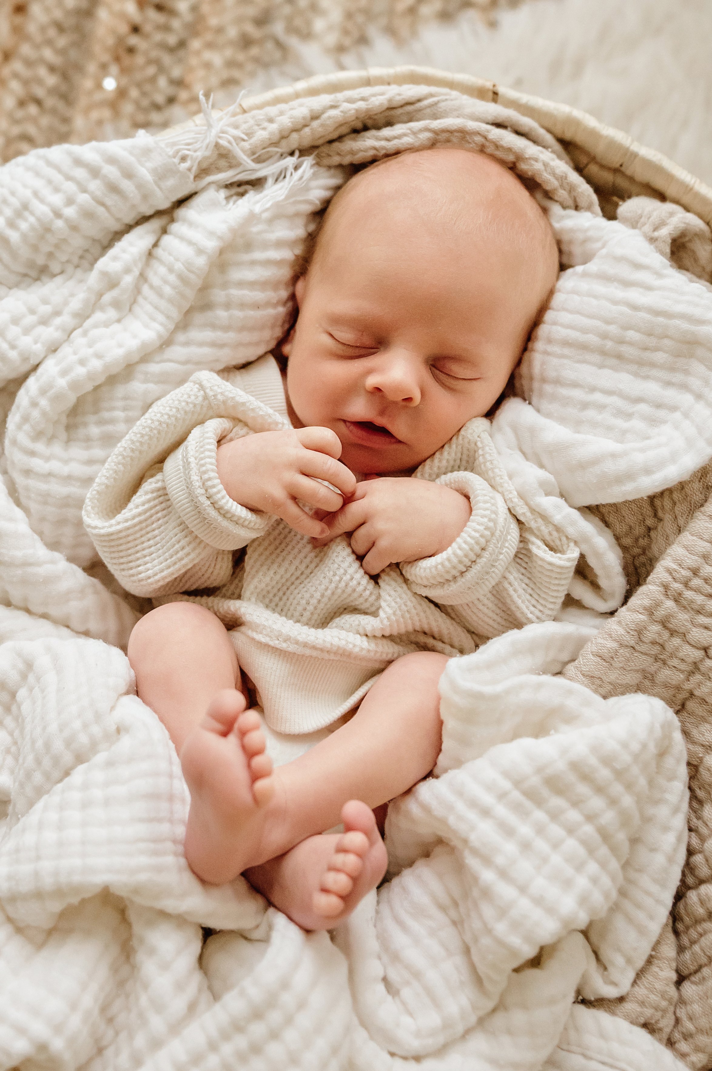 medina-ohio-newborn-photographer-studio-family-session-12.jpg