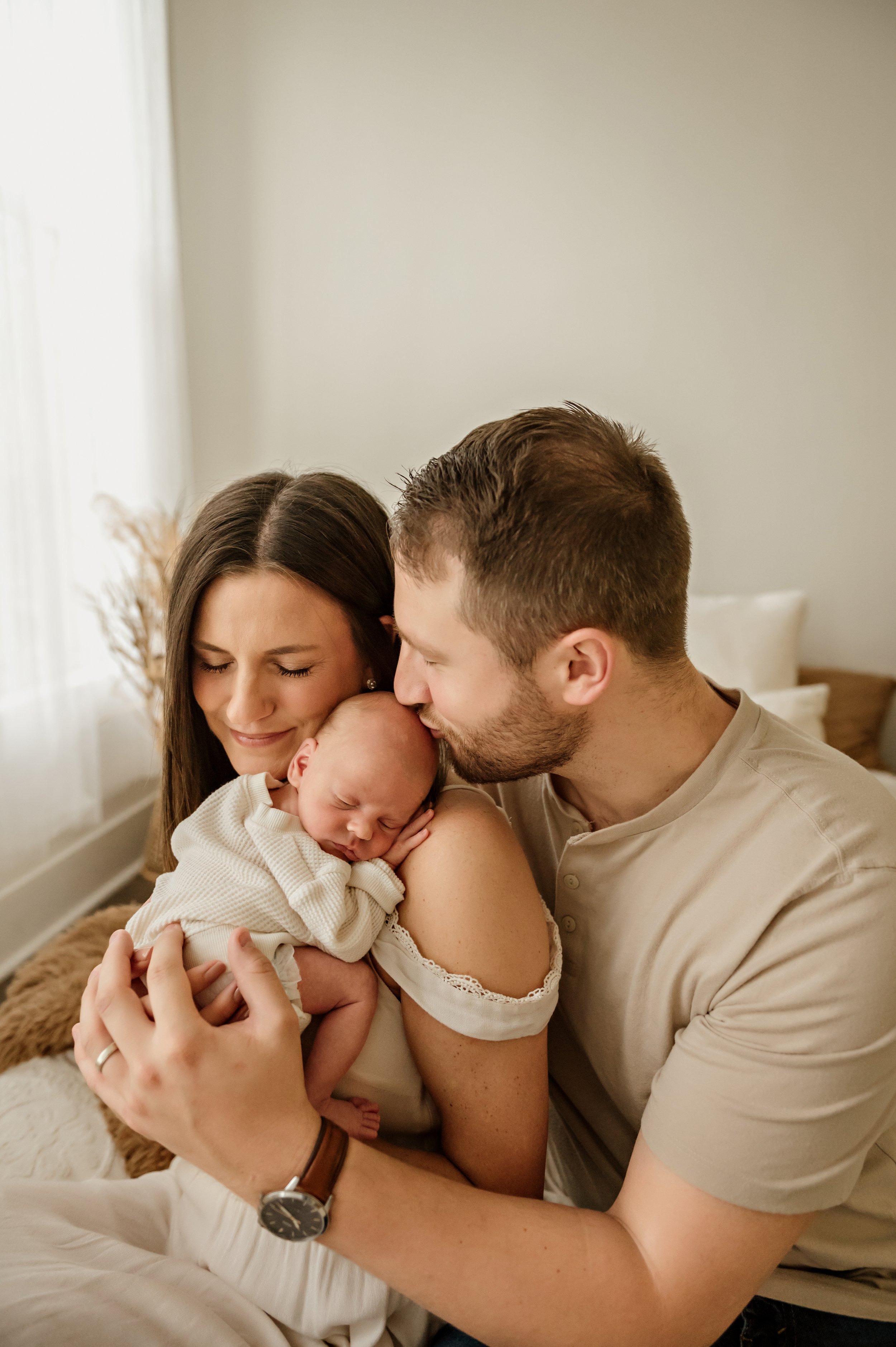 medina-ohio-newborn-photographer-studio-family-session-15.jpg
