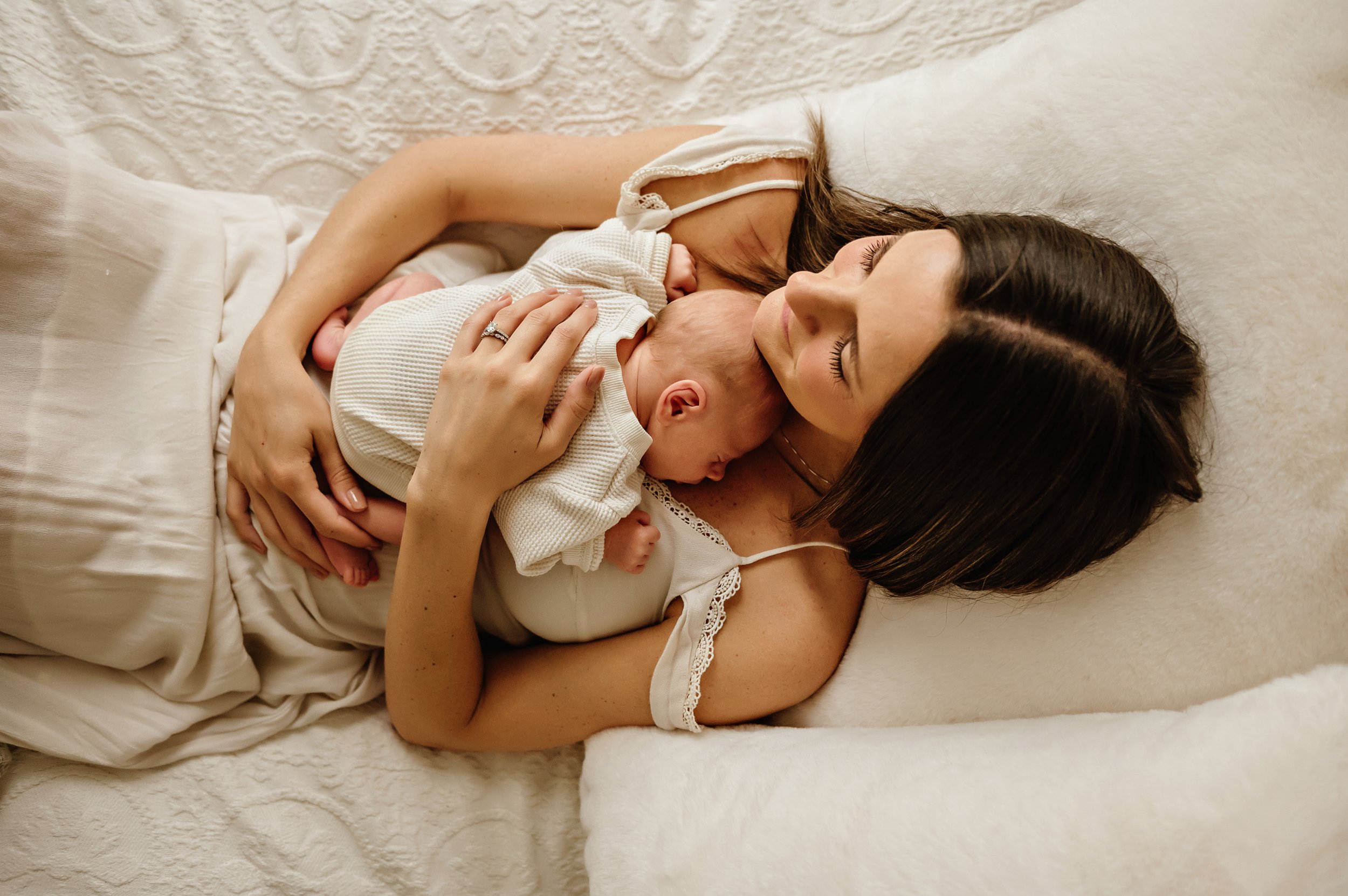 medina-ohio-newborn-photographer-studio-family-session-20.jpg