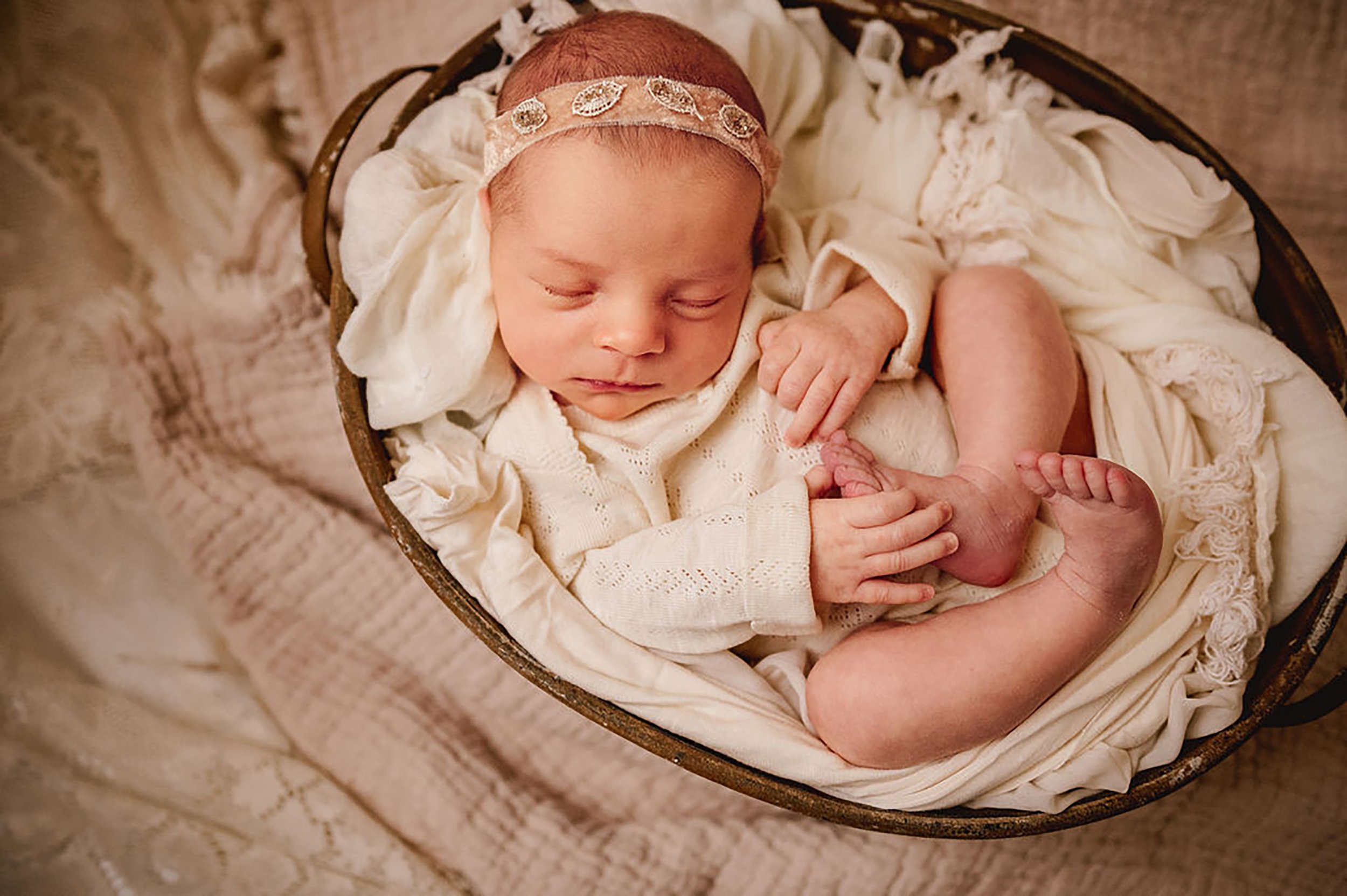 family-studio-newborn-baby-session-medina-ohio-20.jpg