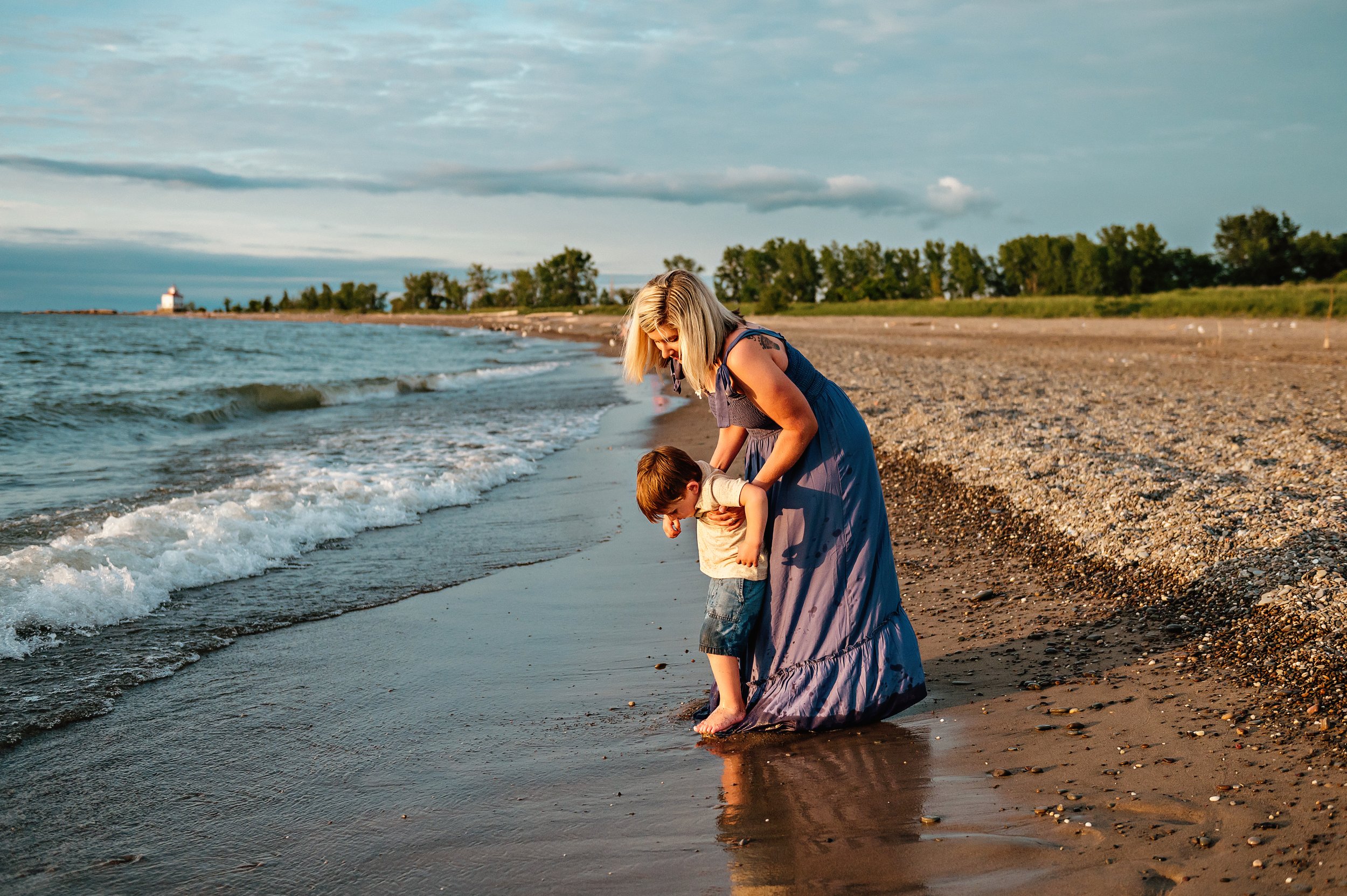 family-lifestyle-photography-session-beach-lake-erie-mentor-headlands-ohio-12.jpg