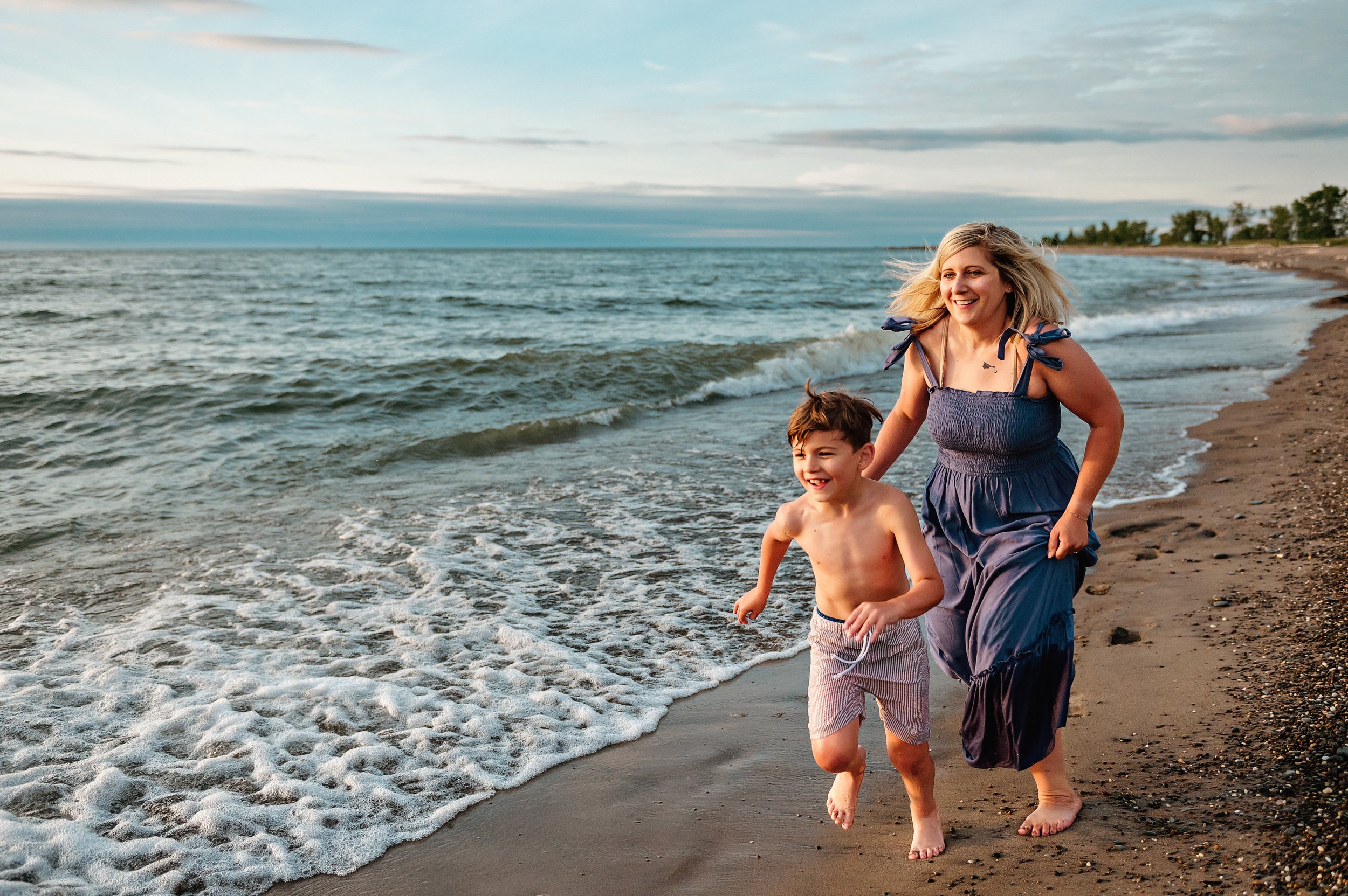 family-lifestyle-photography-session-beach-lake-erie-mentor-headlands-ohio-17.jpg