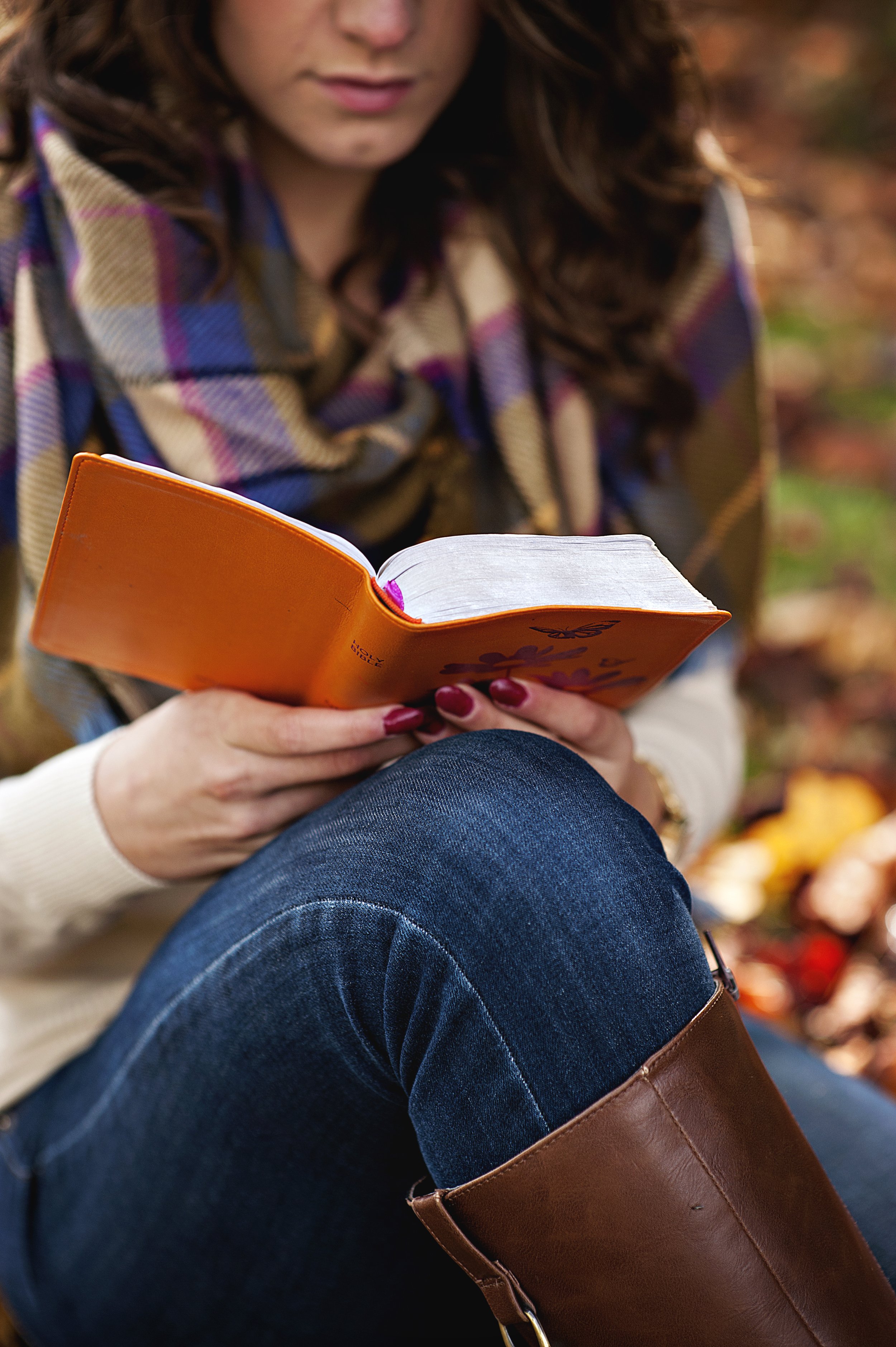 akron-ohio-senior-photographer-fall-outdoor-session-15.jpg