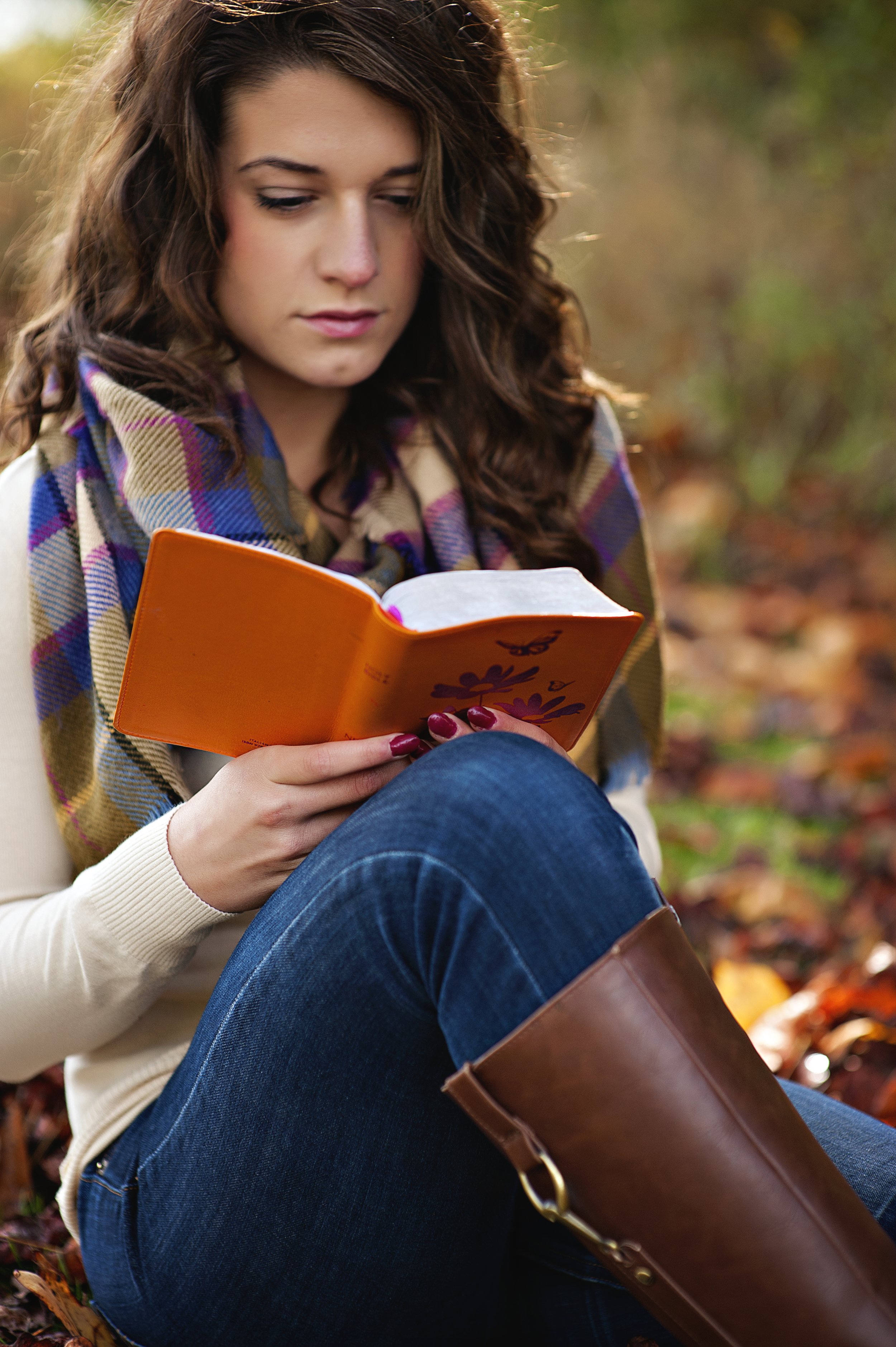 akron-ohio-senior-photographer-fall-outdoor-session-16.jpg