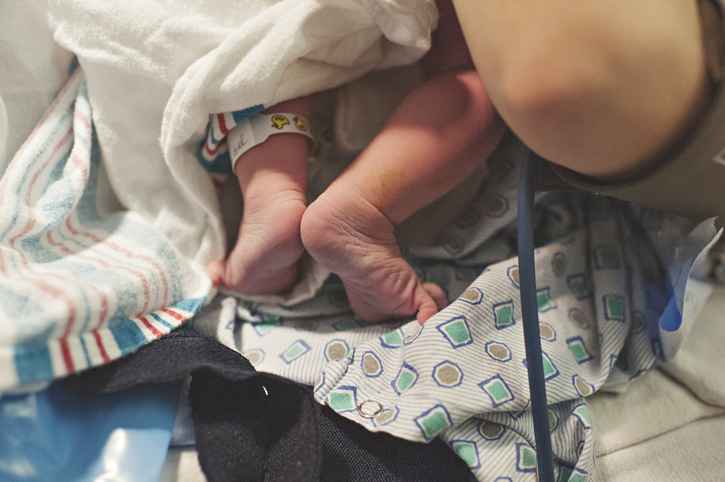 birth-photographer-akron-ohio-hospital-photo-session-54.jpg