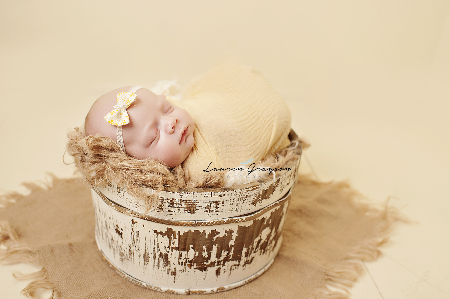 studio-newborn-photographer-akron-ohio-4.png