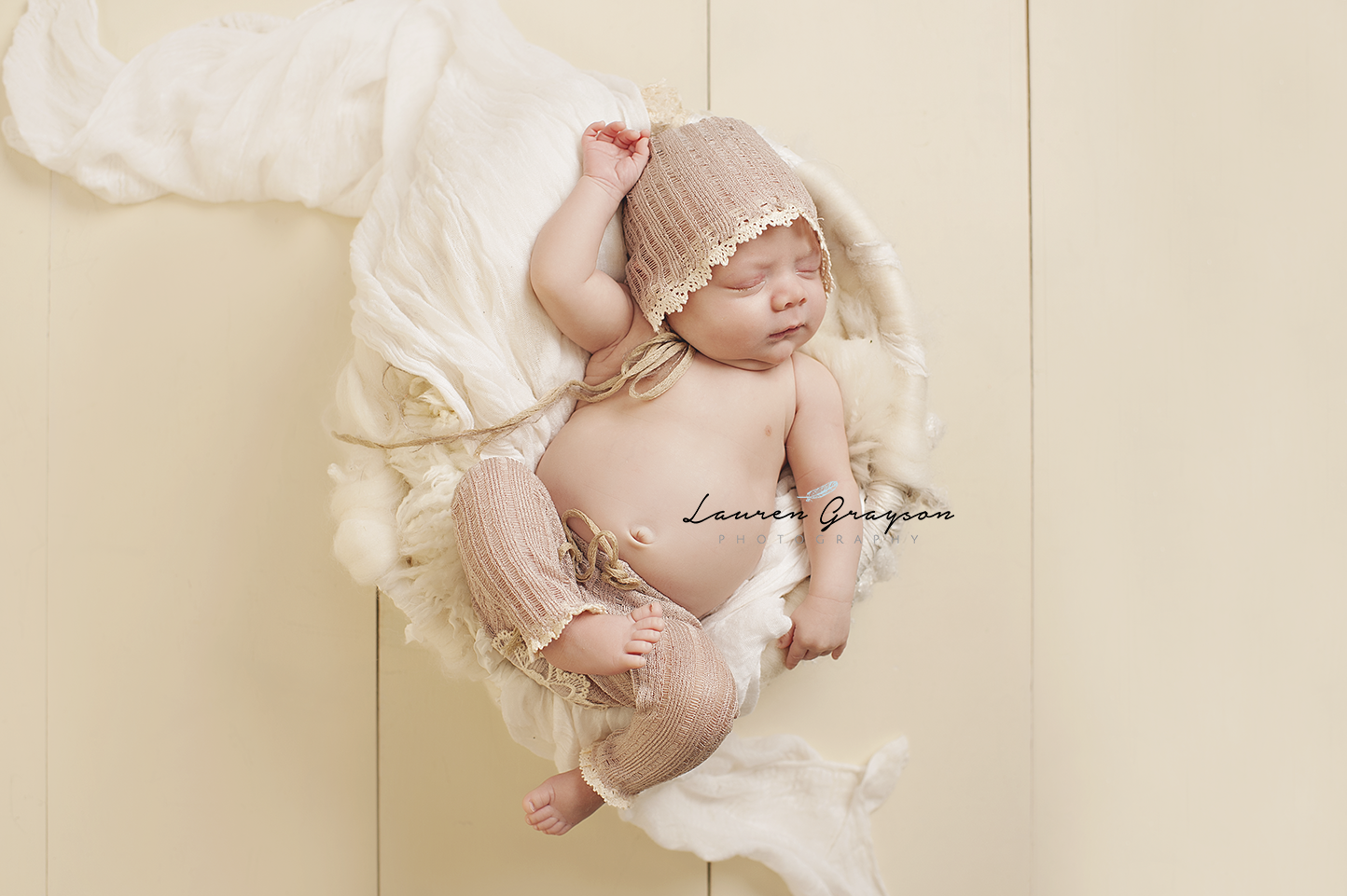 studio-newborn-photographer-akron-ohio-5.png