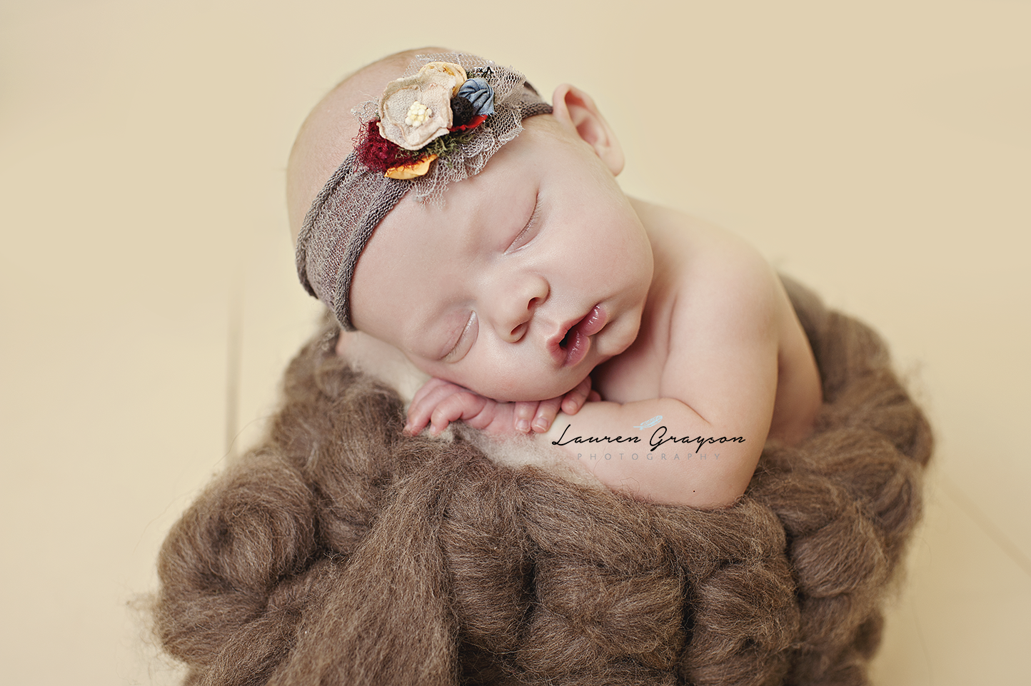 studio-newborn-photographer-akron-ohio-7.png