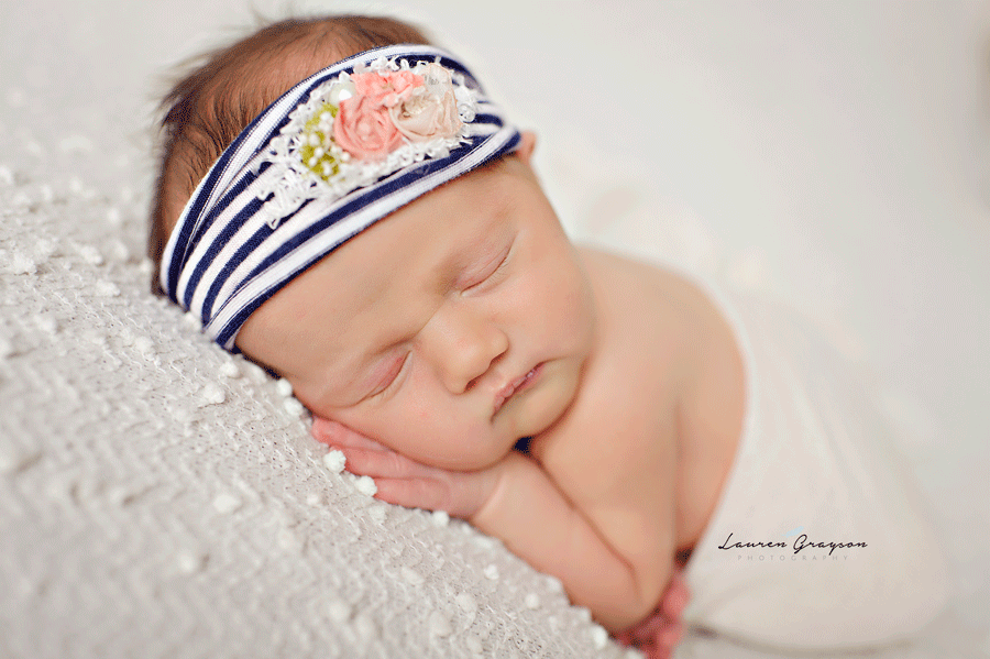 laurengraysonphotography_newbornphotographer_cleveland_ohio_birth_maternity_julia2.gif