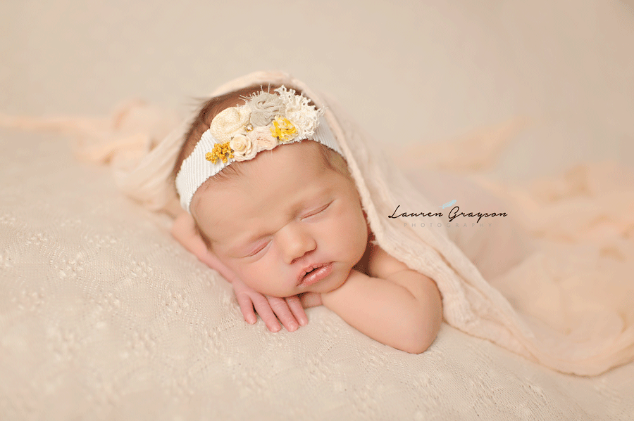 laurengraysonphotography_newbornphotographer_cleveland_ohio_birth_maternity_julia3.gif