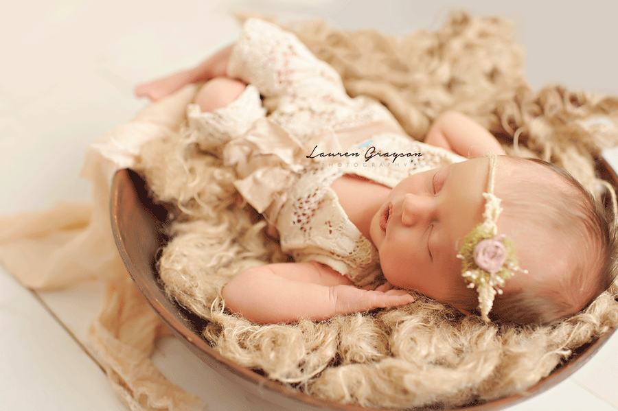 laurengraysonphotography_newbornphotographer_cleveland_ohio_birth_maternity_julia4.gif