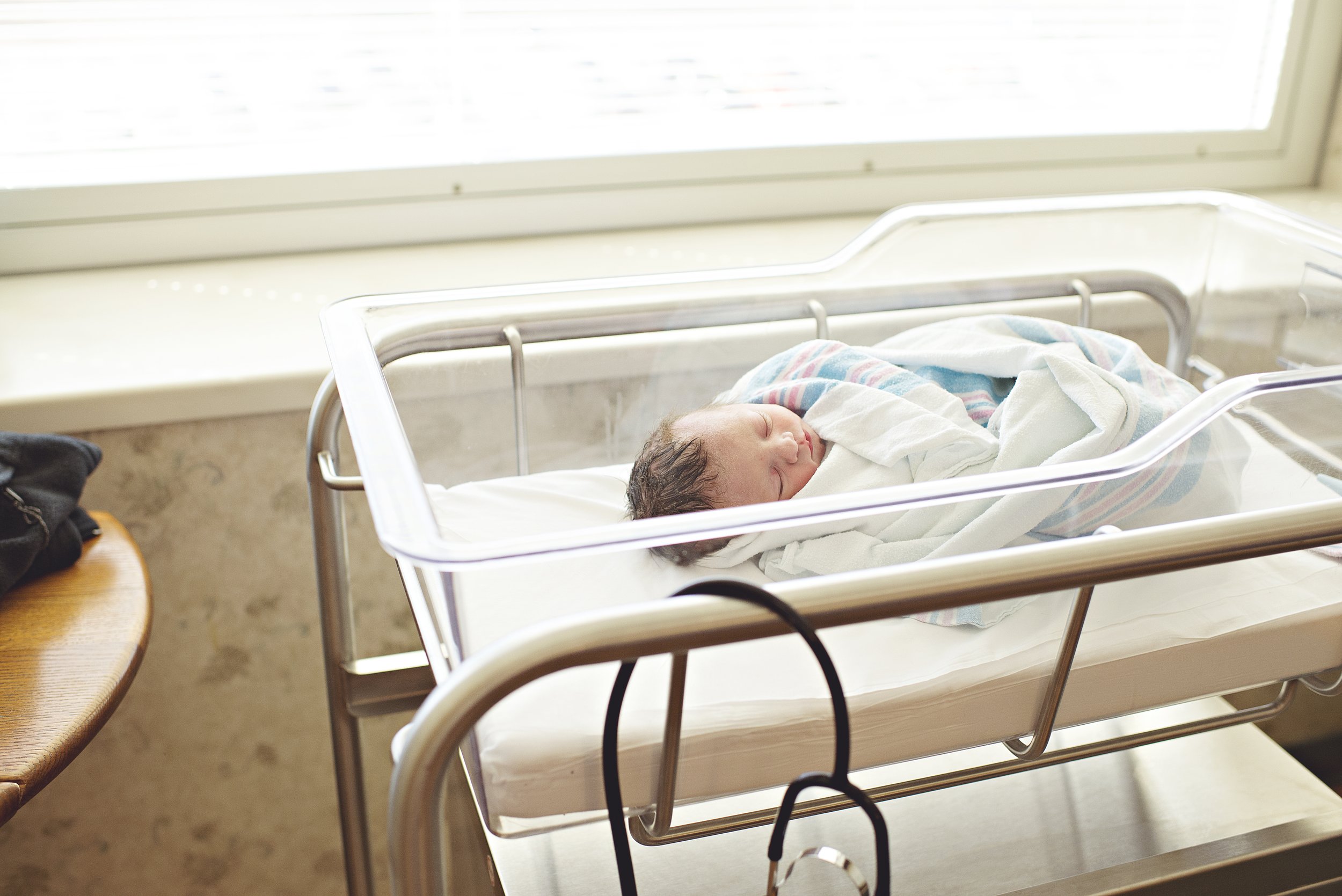 akron-ohio-fresh-48-newborn-hospital-photographer-27.jpg