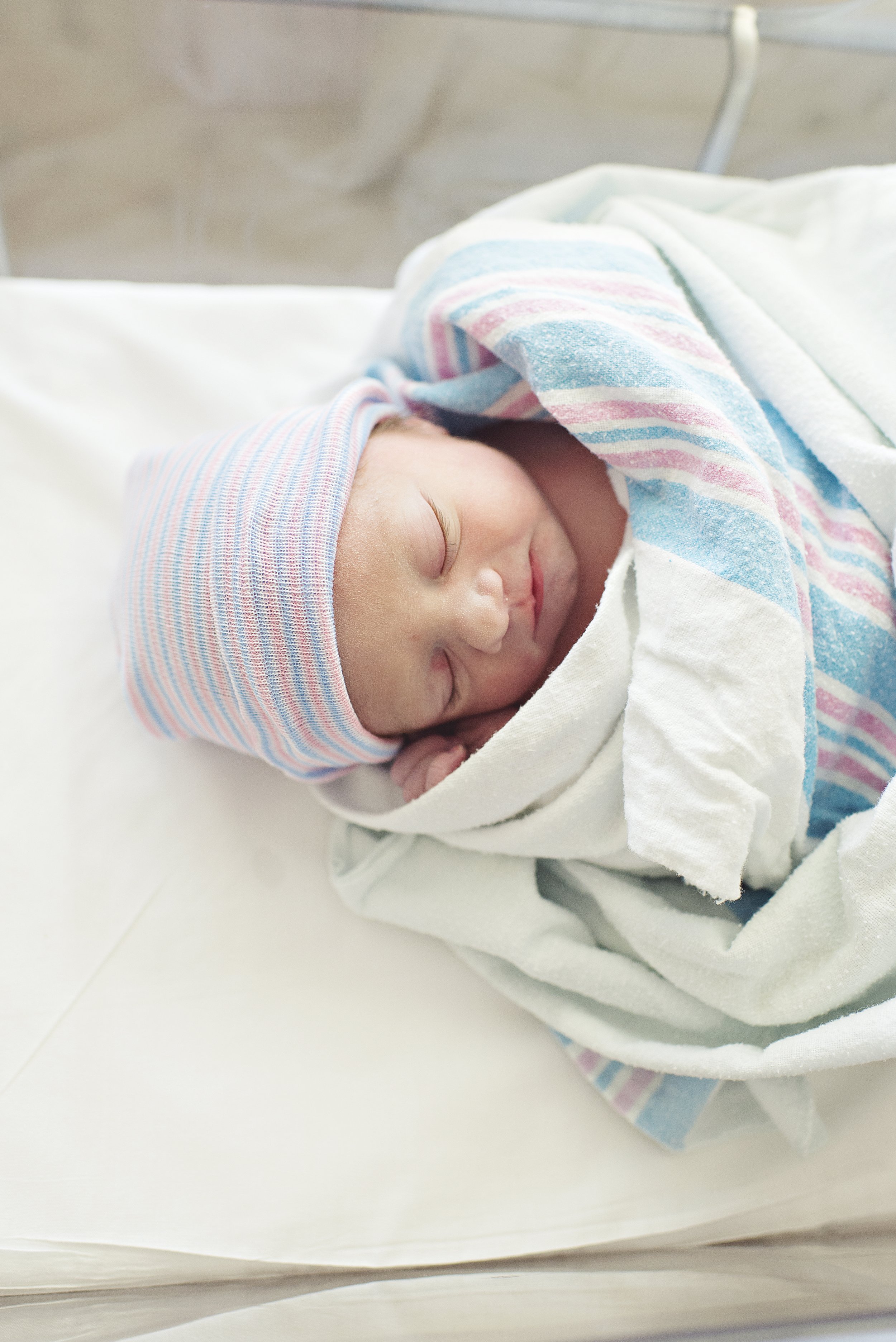 akron-ohio-fresh-48-newborn-hospital-photographer-4.jpg