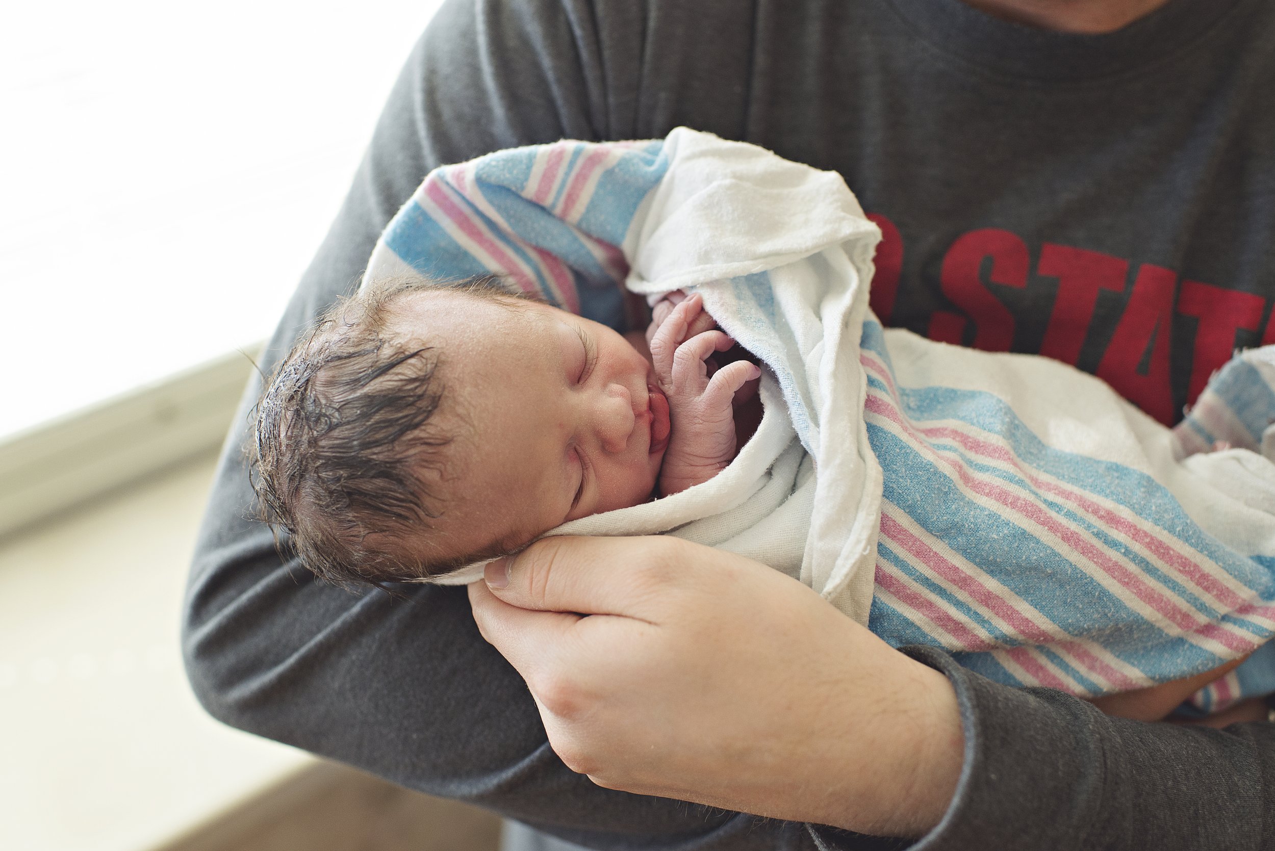 akron-ohio-fresh-48-newborn-hospital-photographer-24.jpg