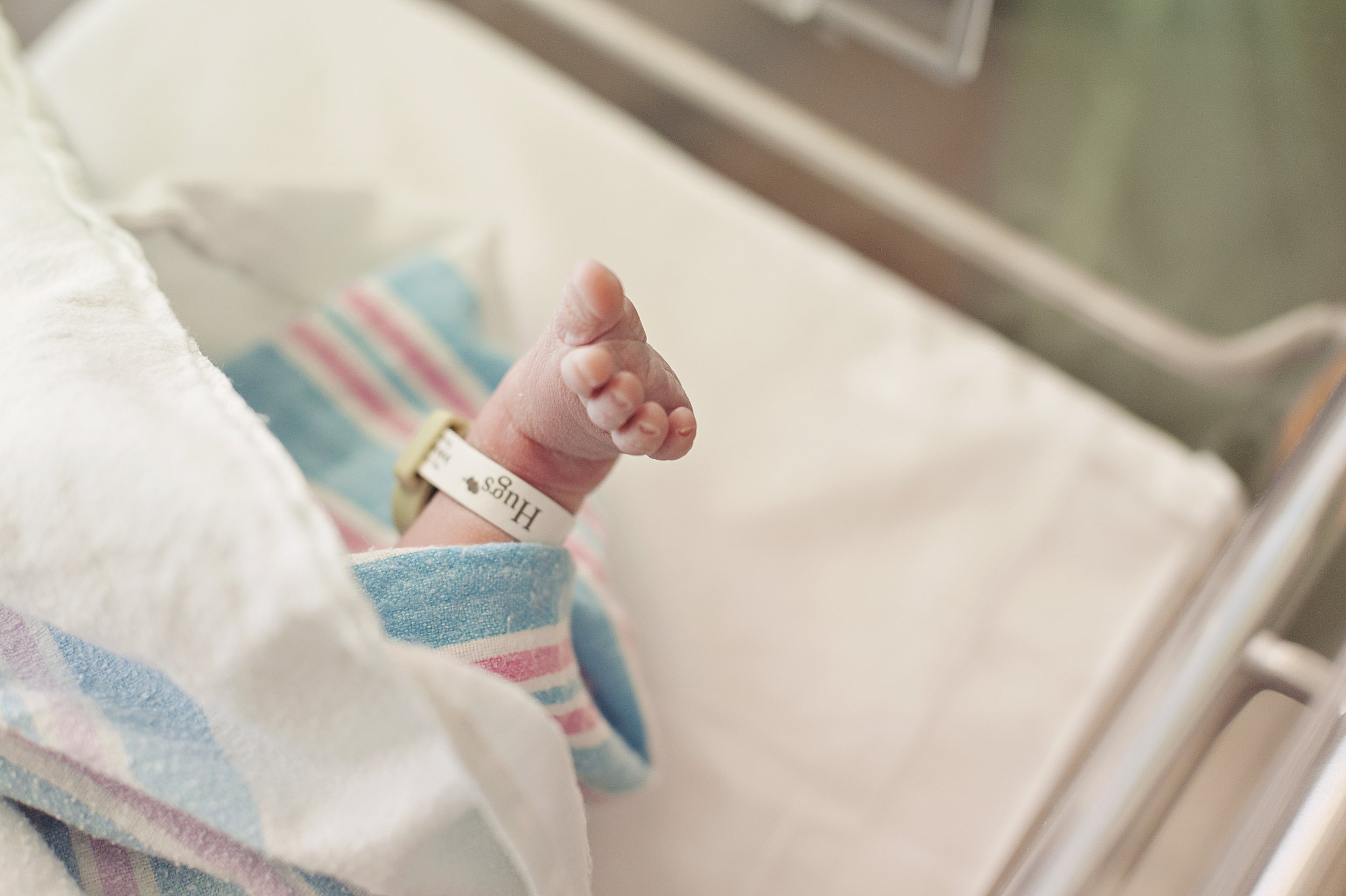akron-ohio-fresh-48-newborn-hospital-photographer-5.jpg