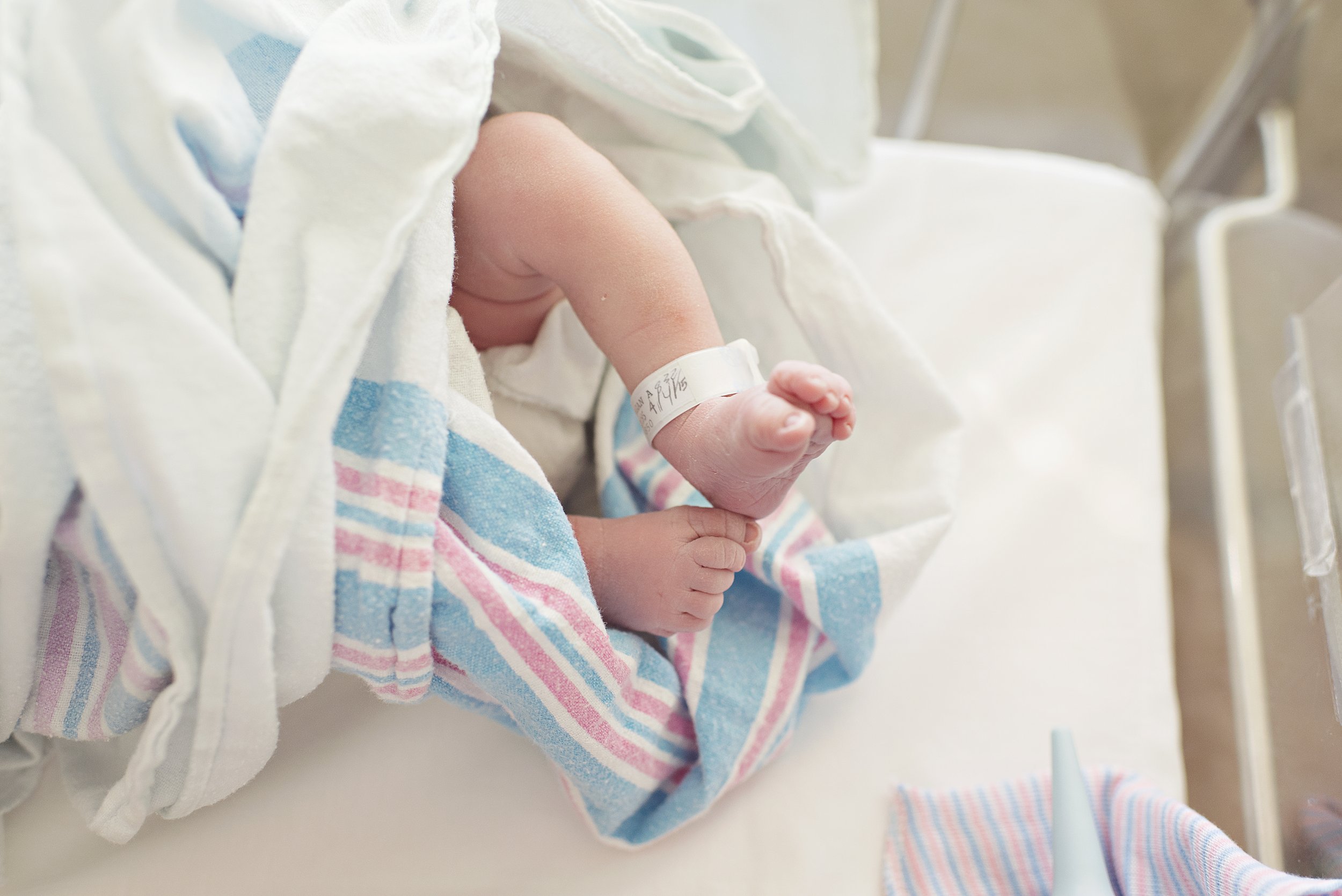 akron-ohio-fresh-48-newborn-hospital-photographer-3.jpg