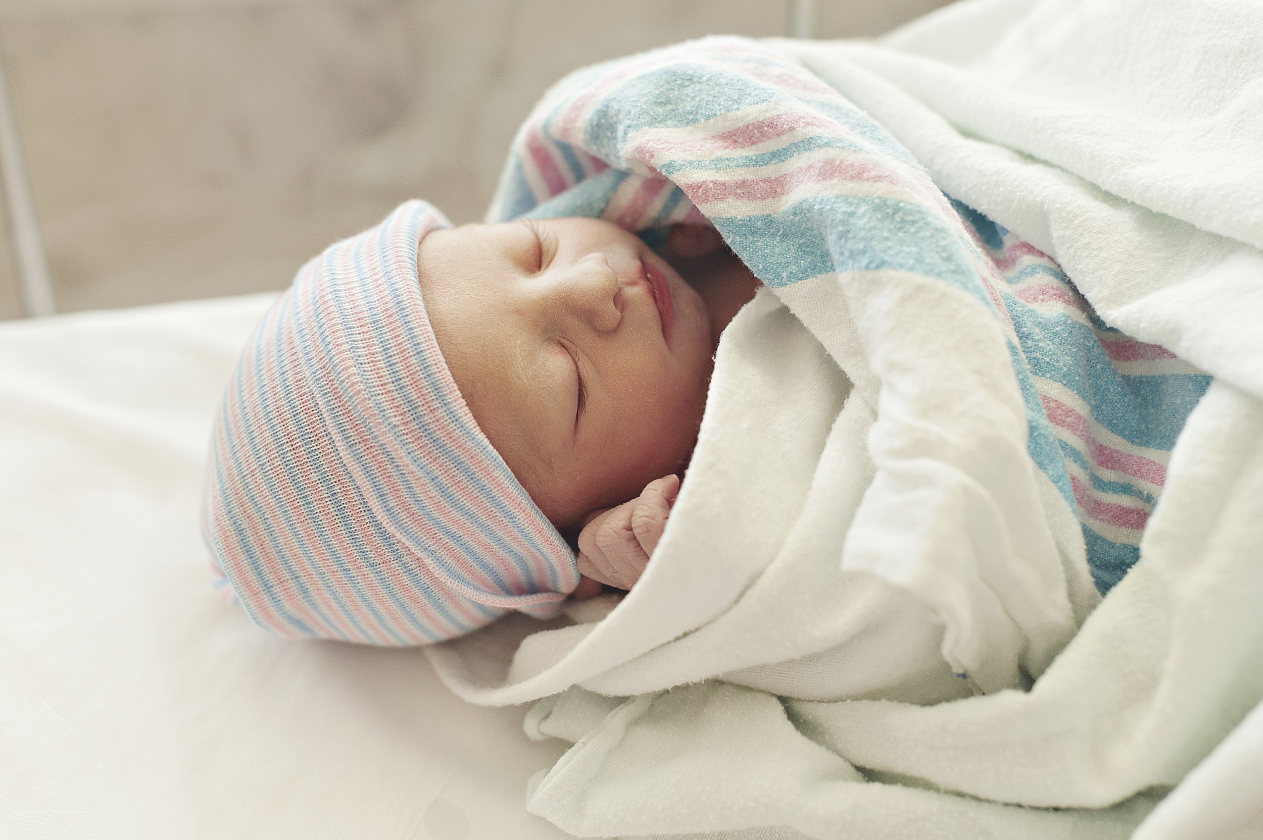 akron-ohio-fresh-48-newborn-hospital-photographer-7.jpg