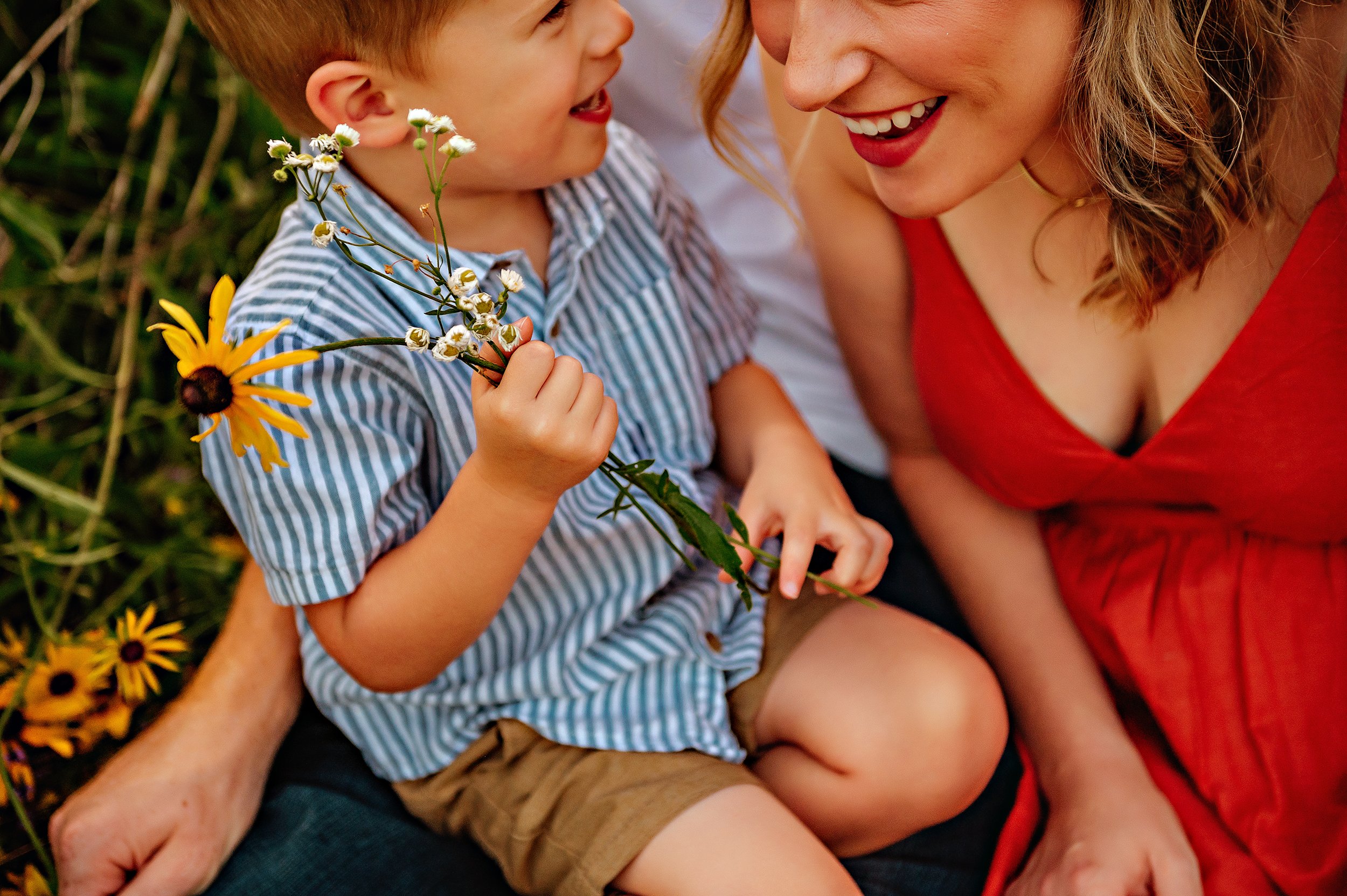 medina-ohio-family-photographer-outdoor-summer-session-16.jpg