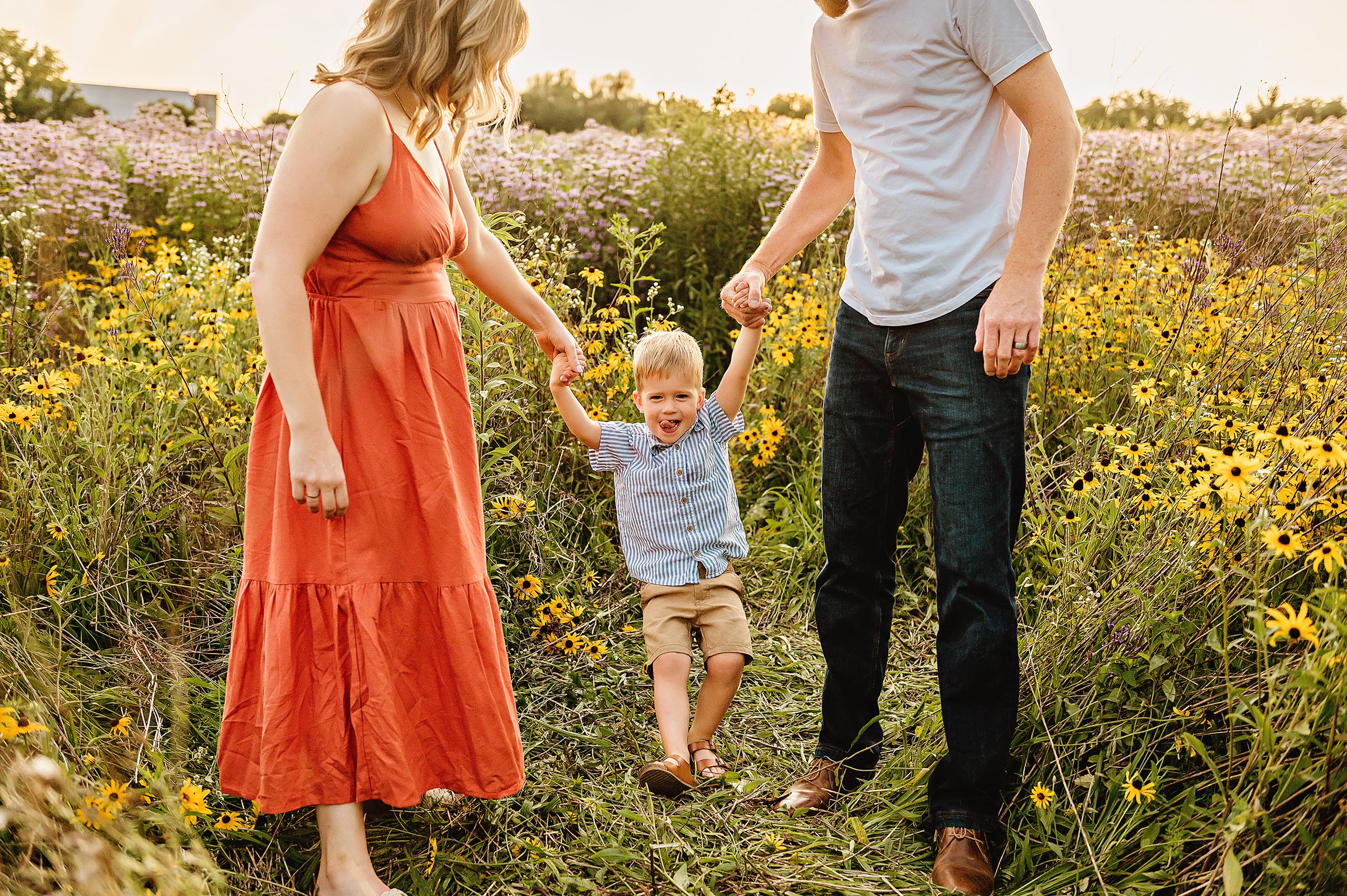 medina-ohio-family-photographer-outdoor-summer-session-21.jpg