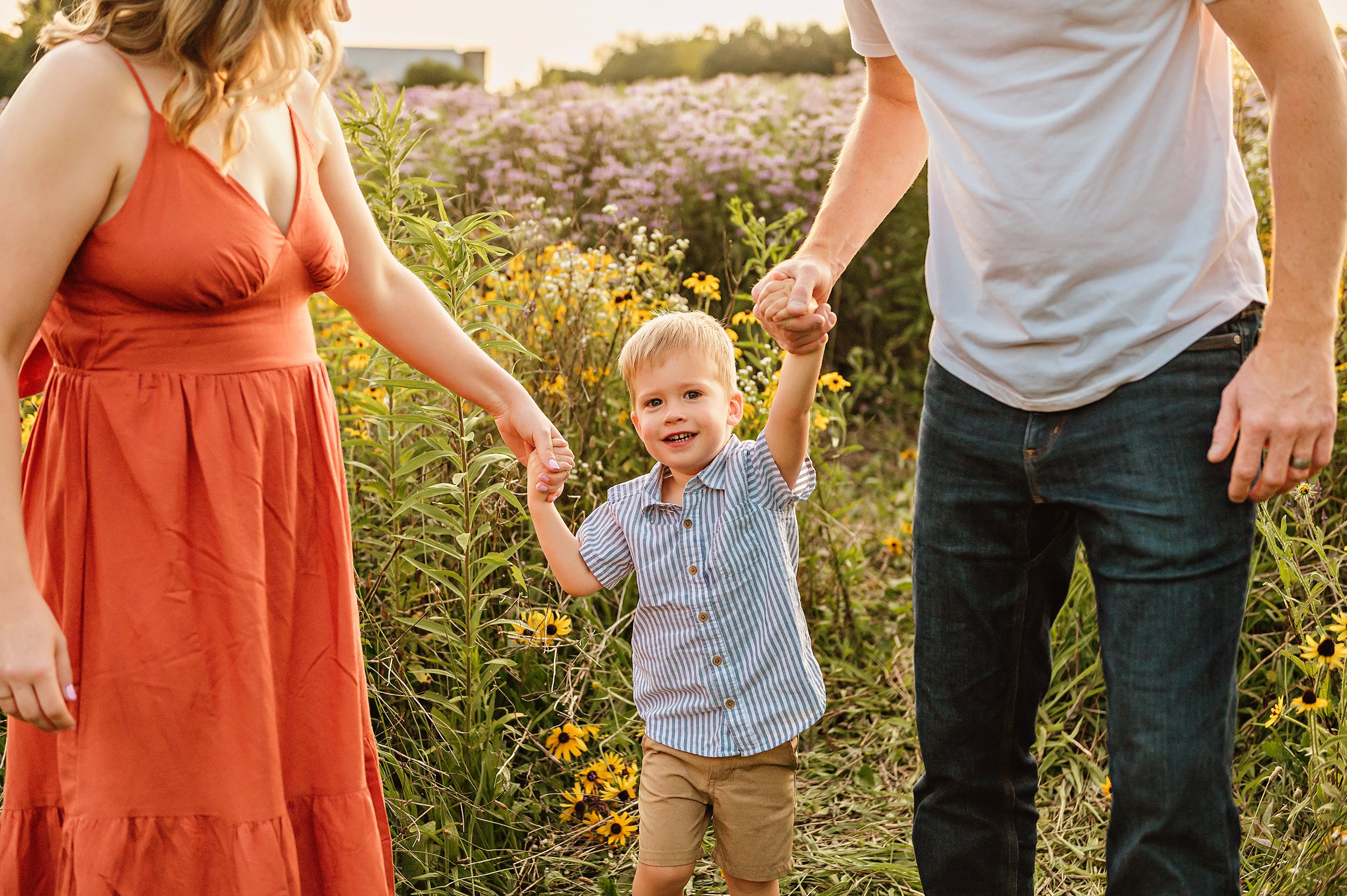 medina-ohio-family-photographer-outdoor-summer-session-22.jpg