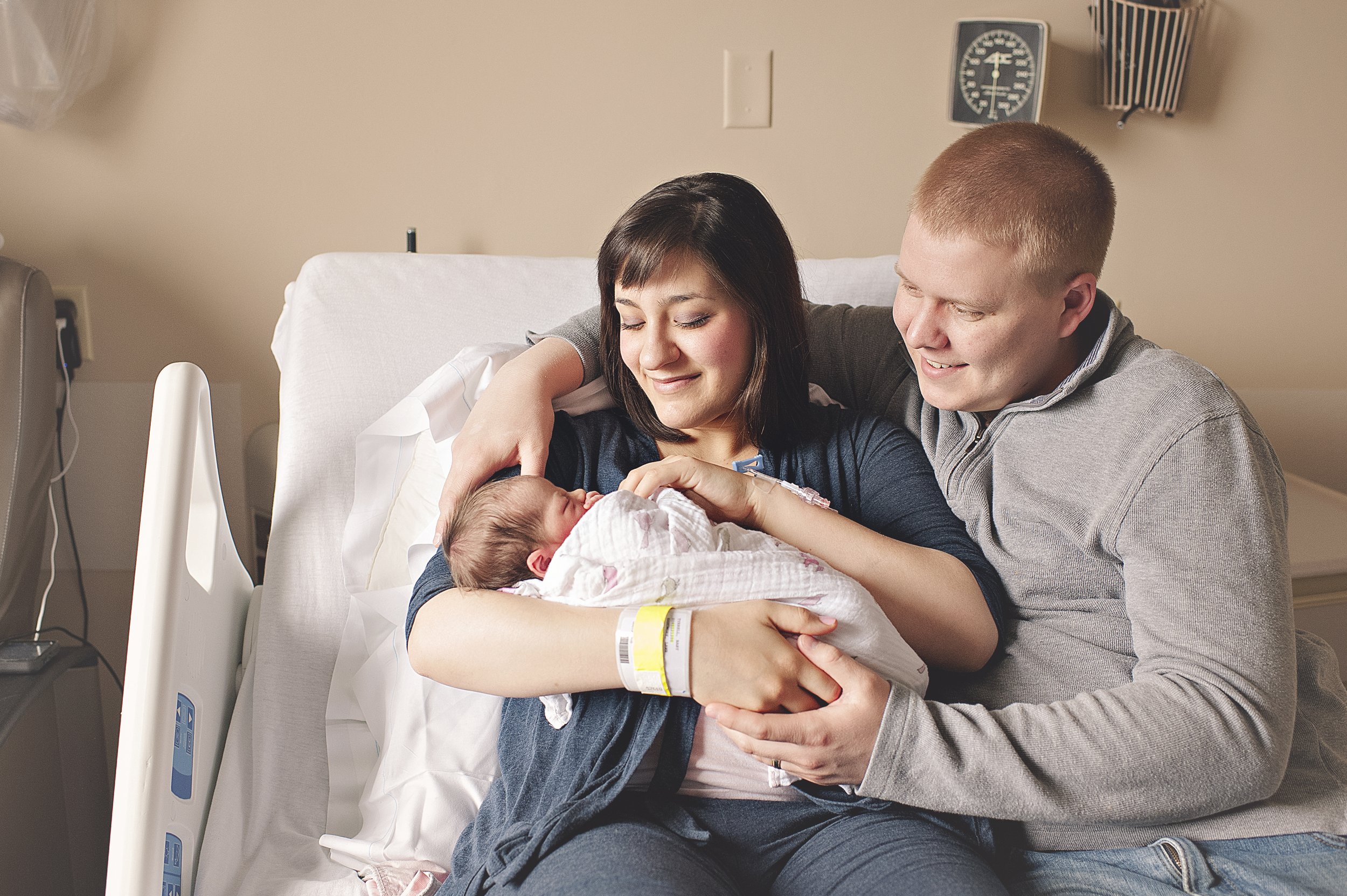 akron-ohio-newborn-hospital-fresh-48-session-2.jpg